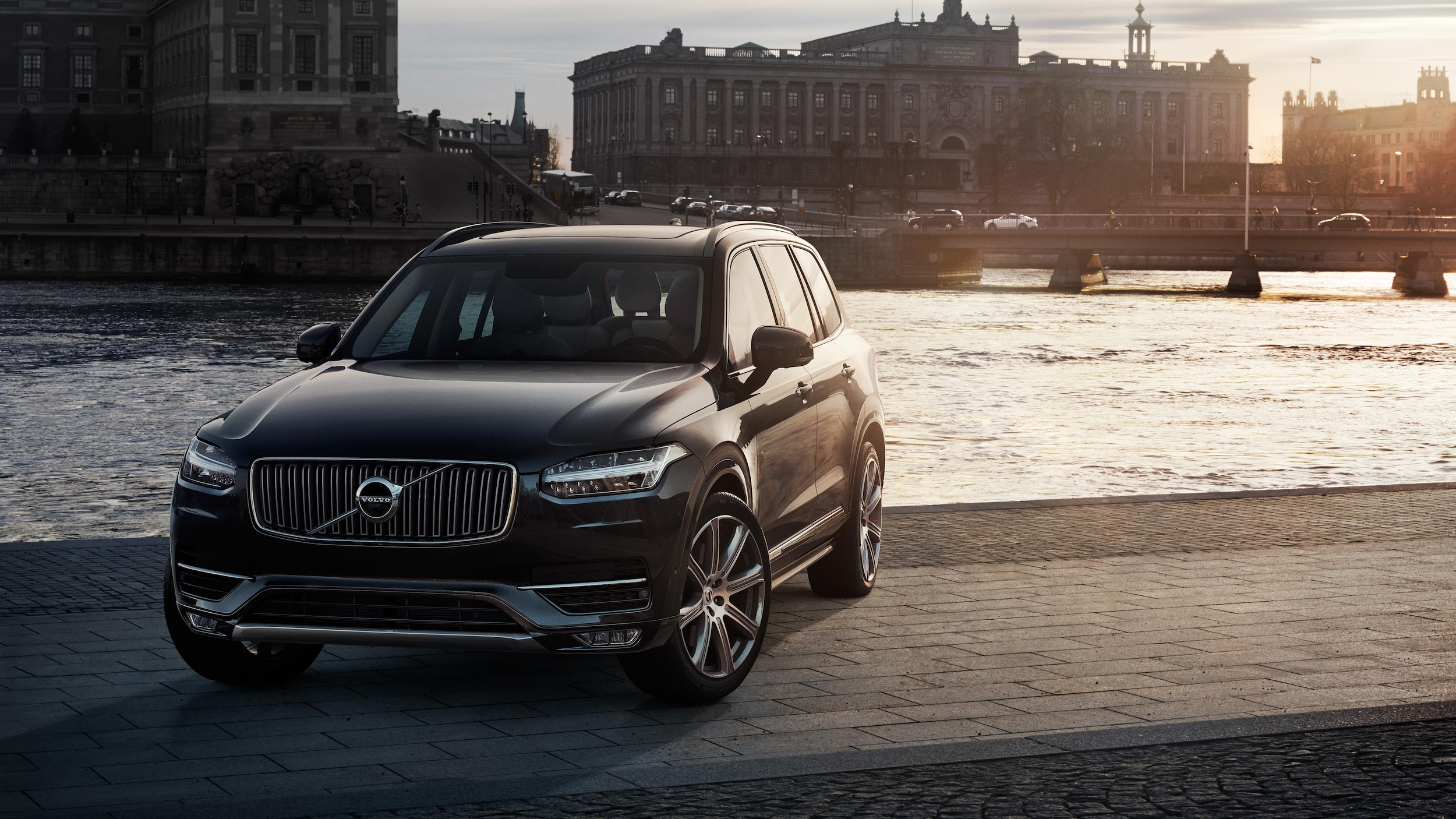 2016 XC90-2.jpg
