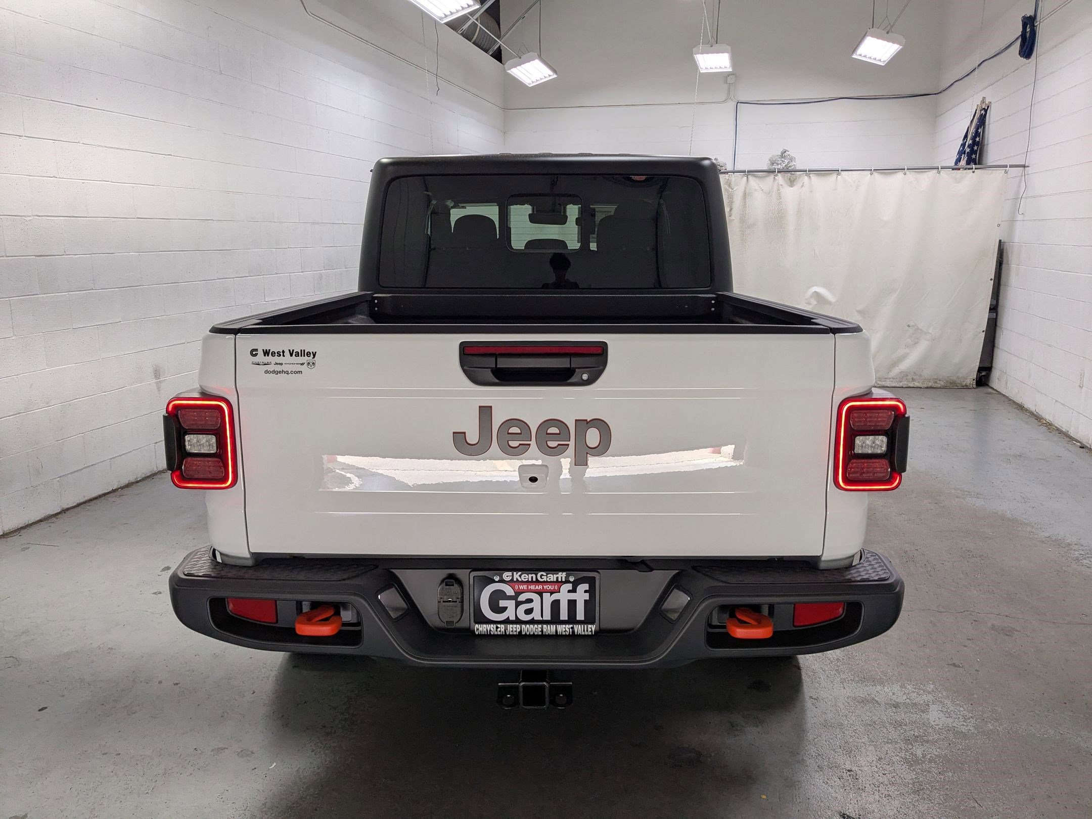 2025 Jeep Gladiator Mojave photo 3