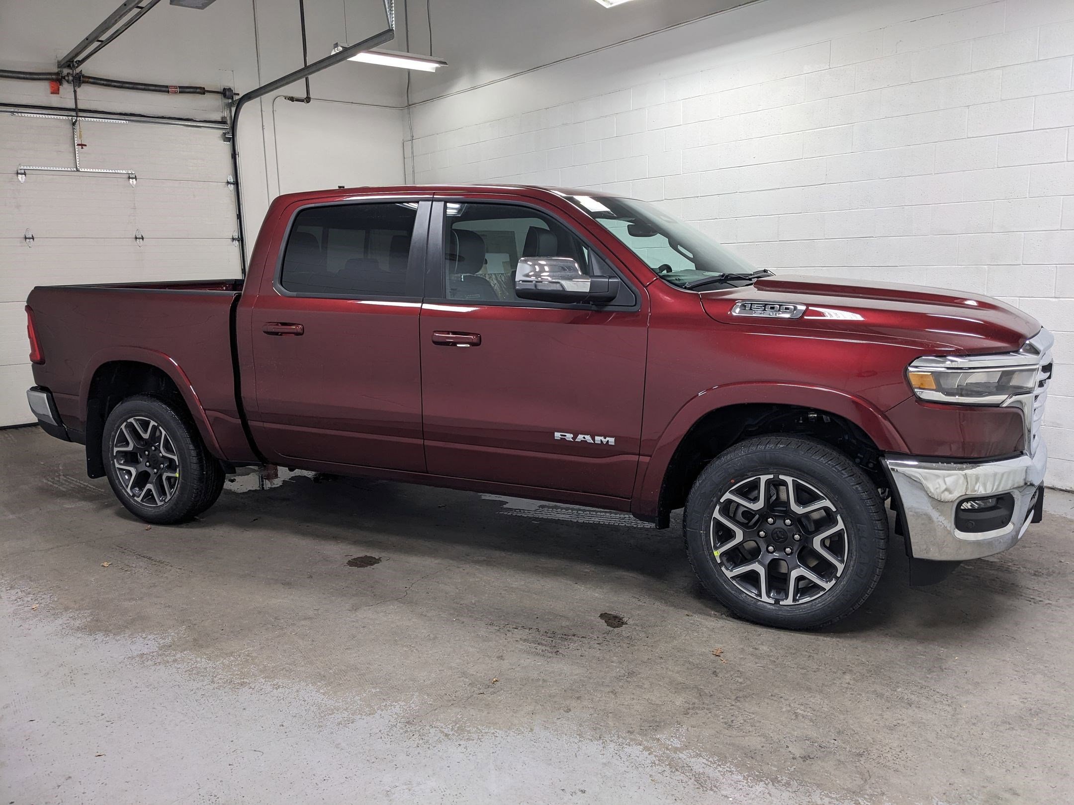 2025 Ram 1500 Laramie photo 2