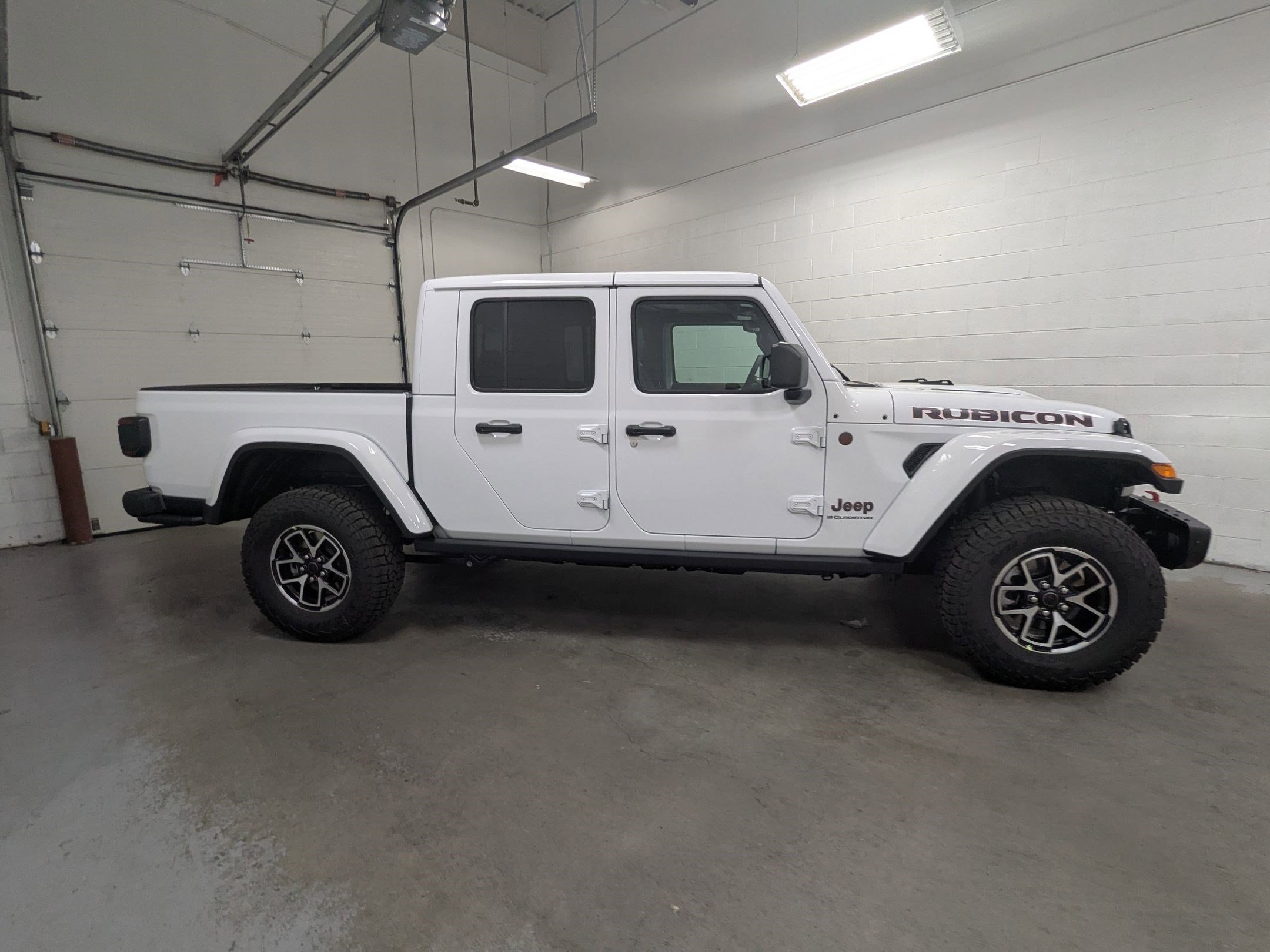 2025 Jeep Gladiator Rubicon photo 2