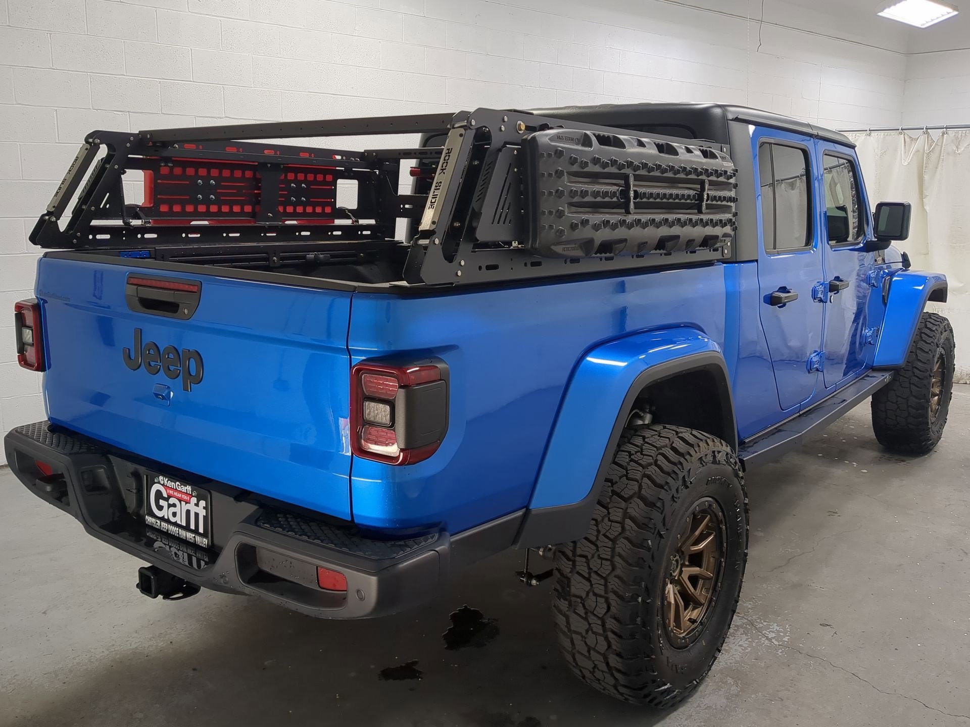 2024 Jeep Gladiator Sport S photo 3