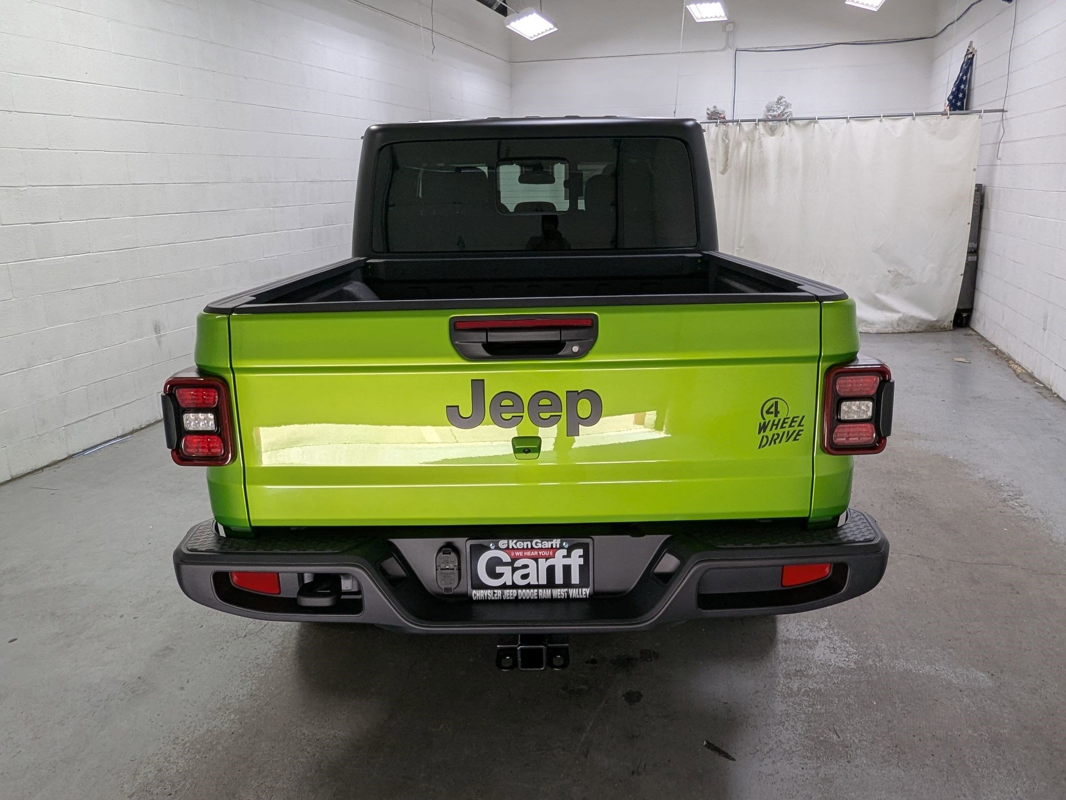 2025 Jeep Gladiator Willys photo 4