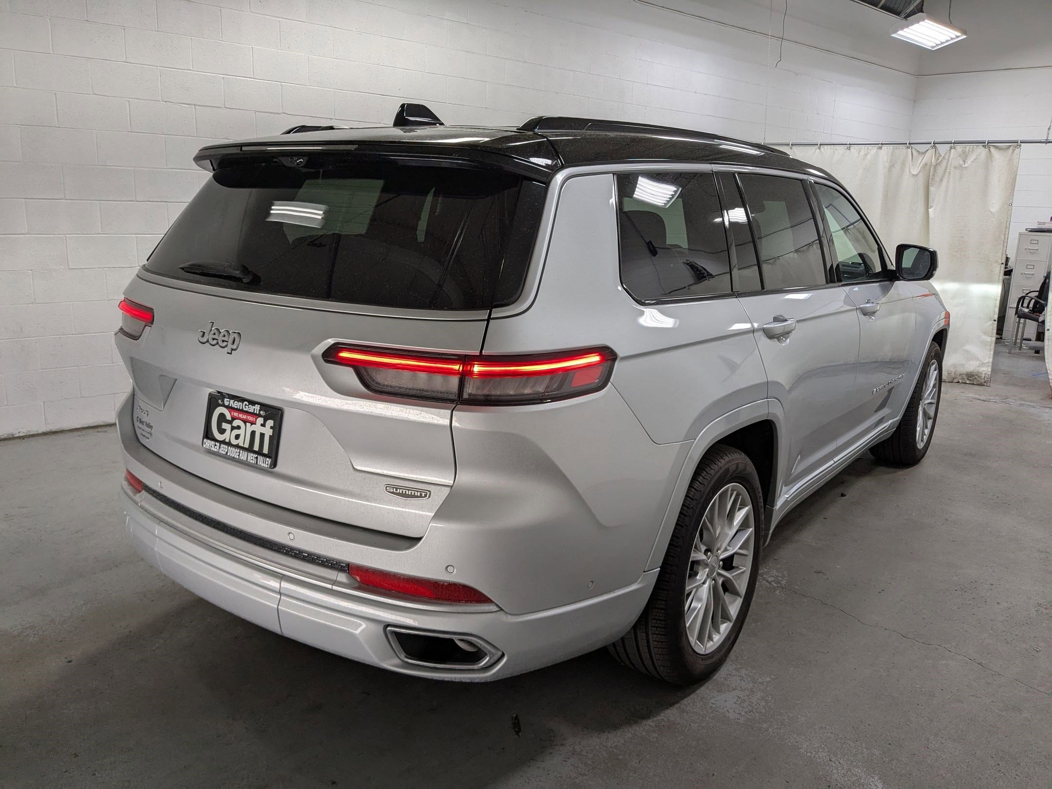 2024 Jeep Grand Cherokee L Summit photo 2