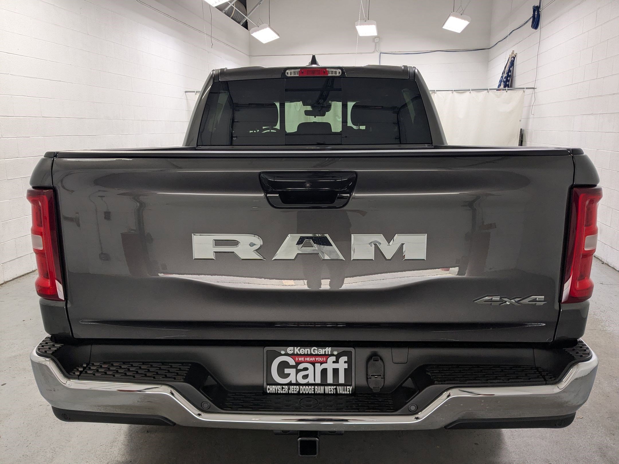 2025 Ram 1500 Tradesman photo 3