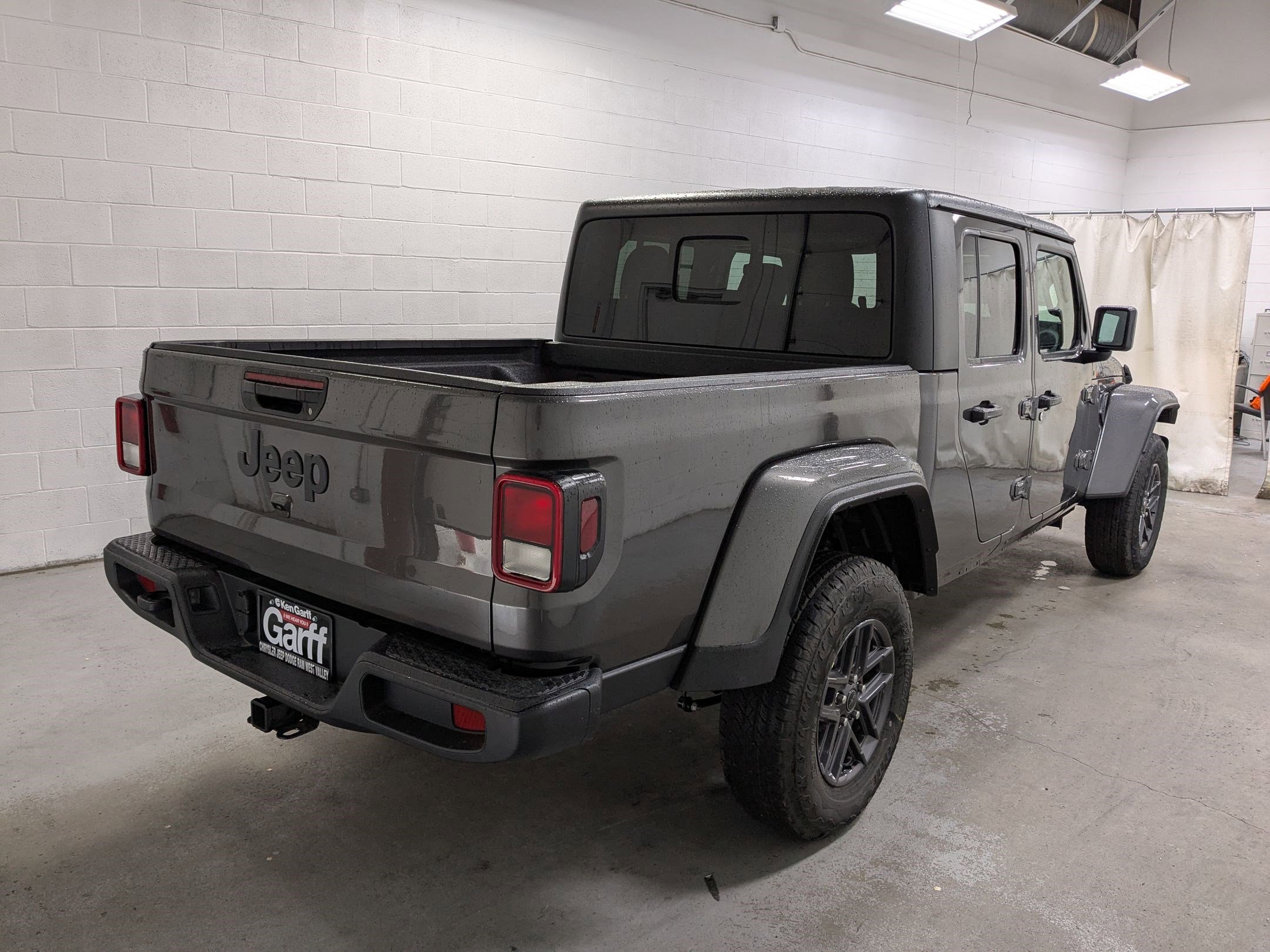 2025 Jeep Gladiator Sport S photo 3