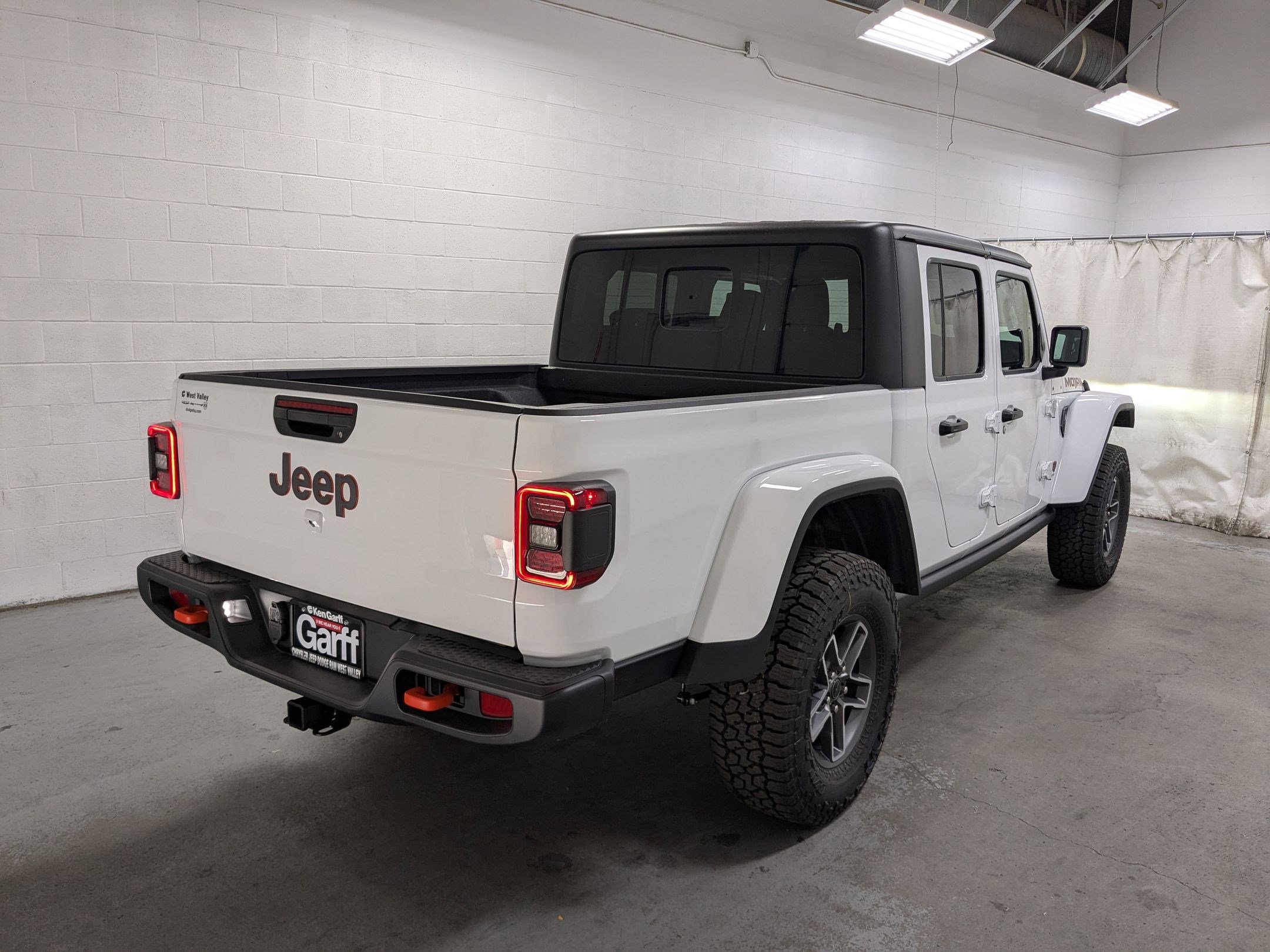 2025 Jeep Gladiator Mojave photo 2