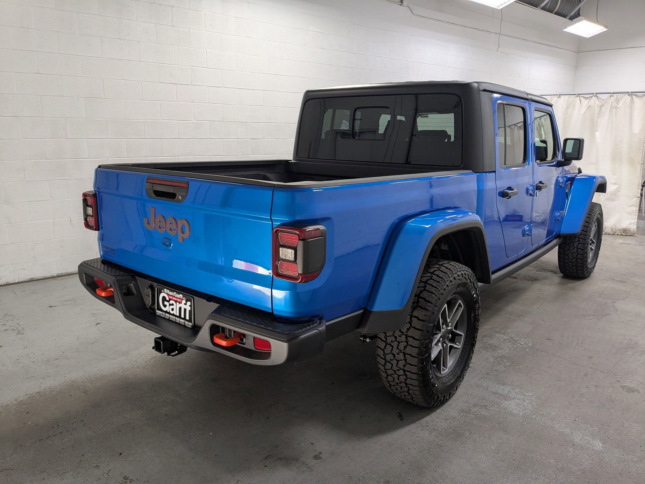 2025 Jeep Gladiator Mojave photo 3