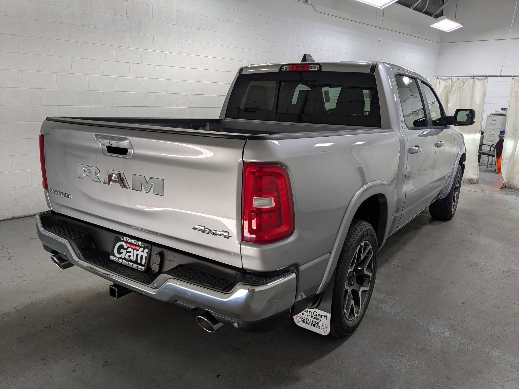 2025 Ram 1500 Laramie photo 3