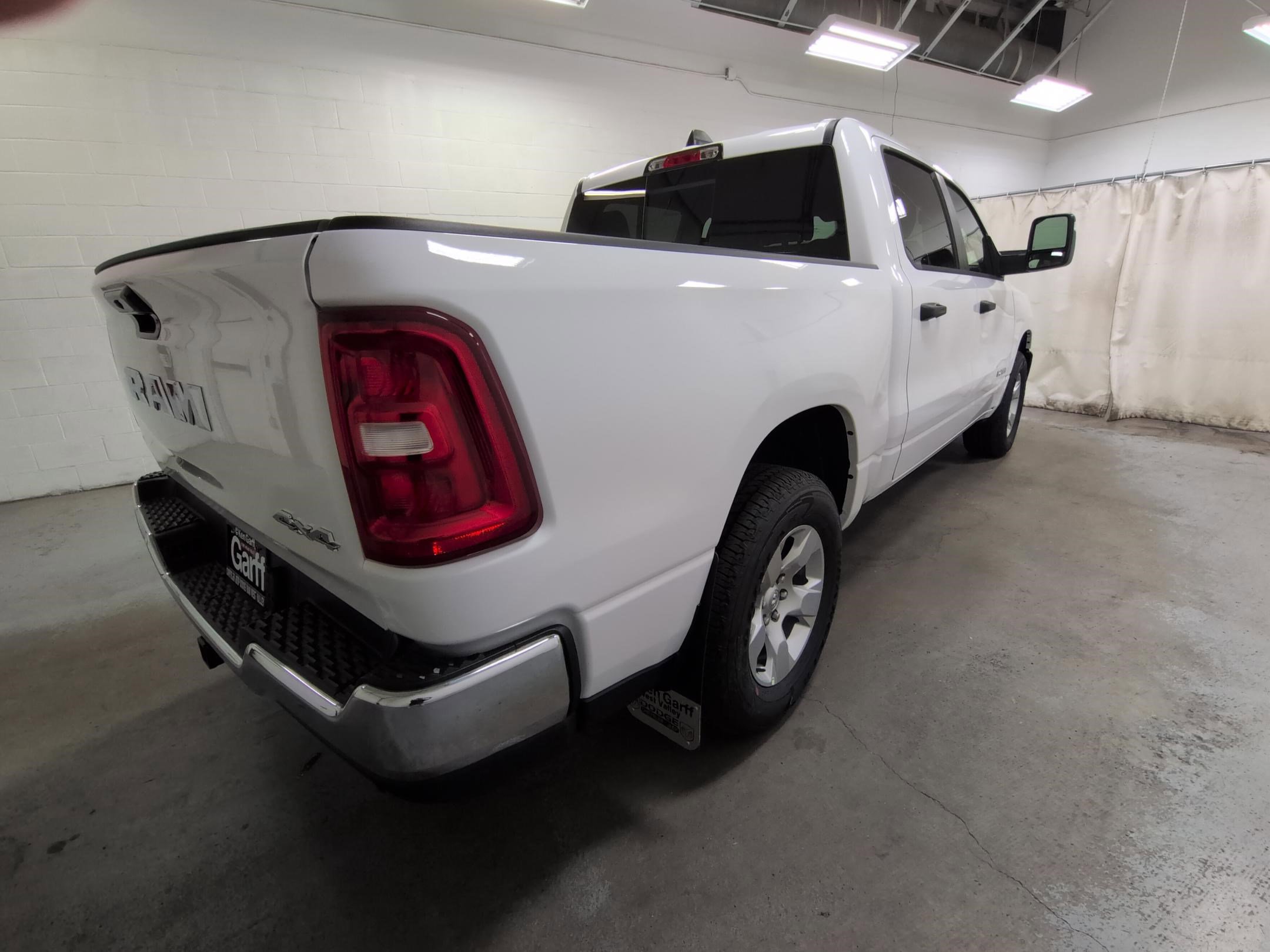 2025 Ram 1500 Tradesman photo 3