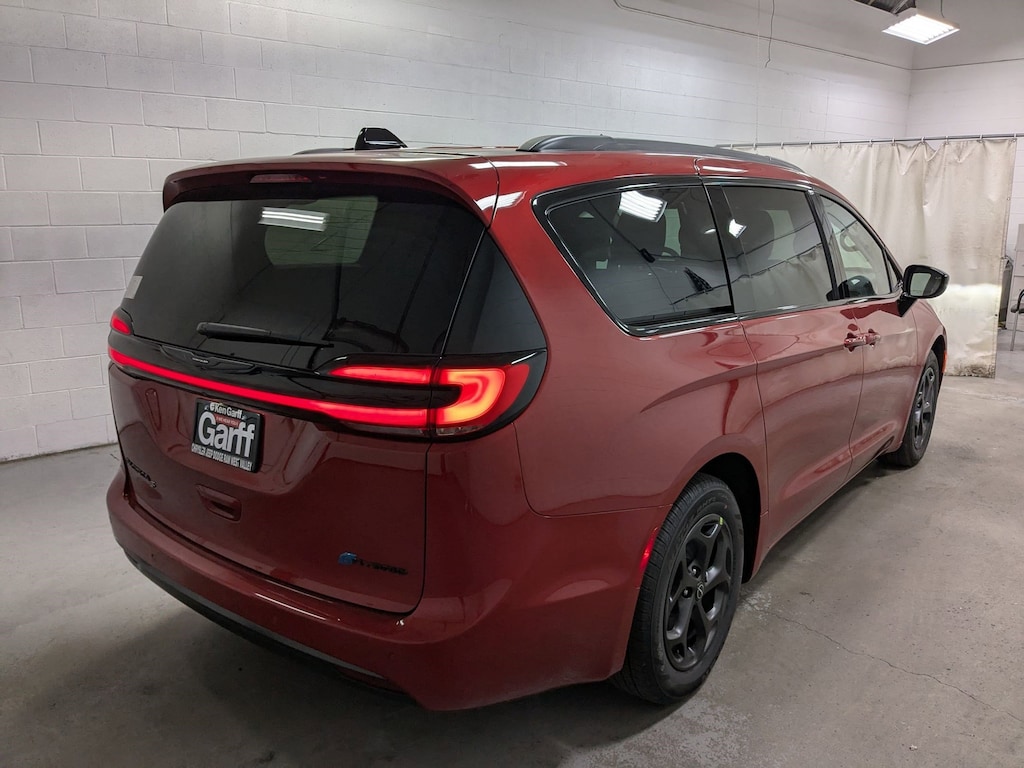 New 2025 Chrysler Pacifica Hybrid Premium S Appearance Pkg Hybrid Premium S Appearance Pkg FWD