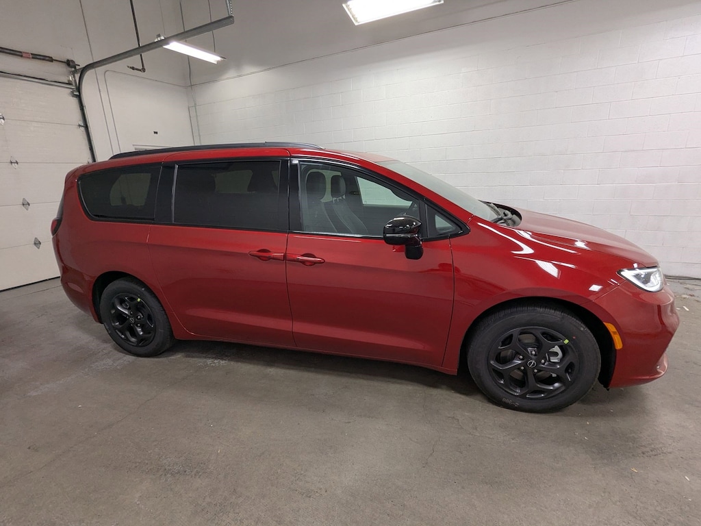 New 2025 Chrysler Pacifica Hybrid Premium S Appearance Pkg Hybrid Premium S Appearance Pkg FWD