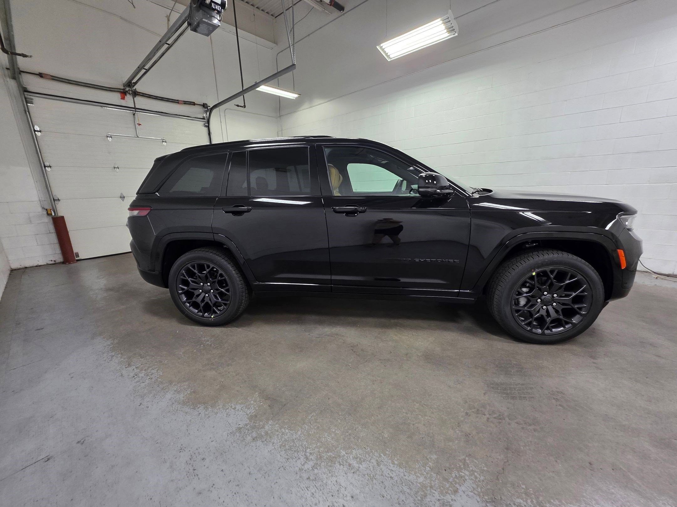 2025 Jeep Grand Cherokee Summit Reserve photo 2