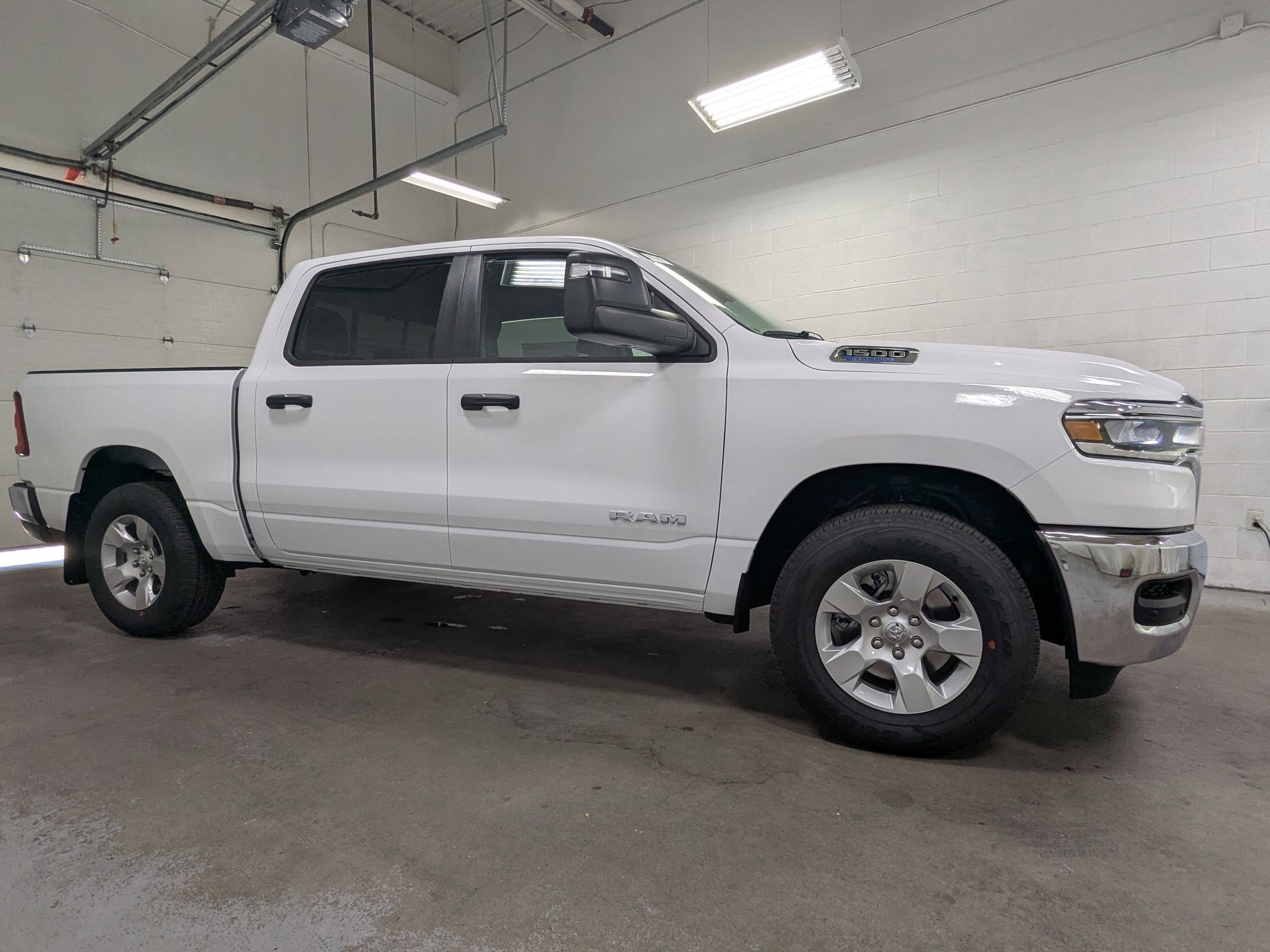 2025 Ram 1500 Tradesman photo 2