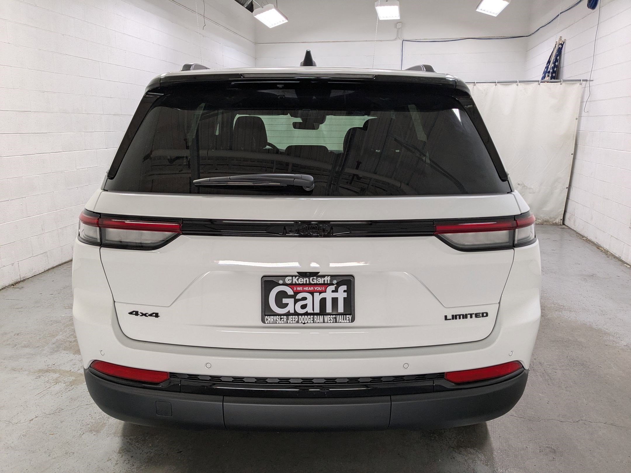 2025 Jeep Grand Cherokee Limited photo 3