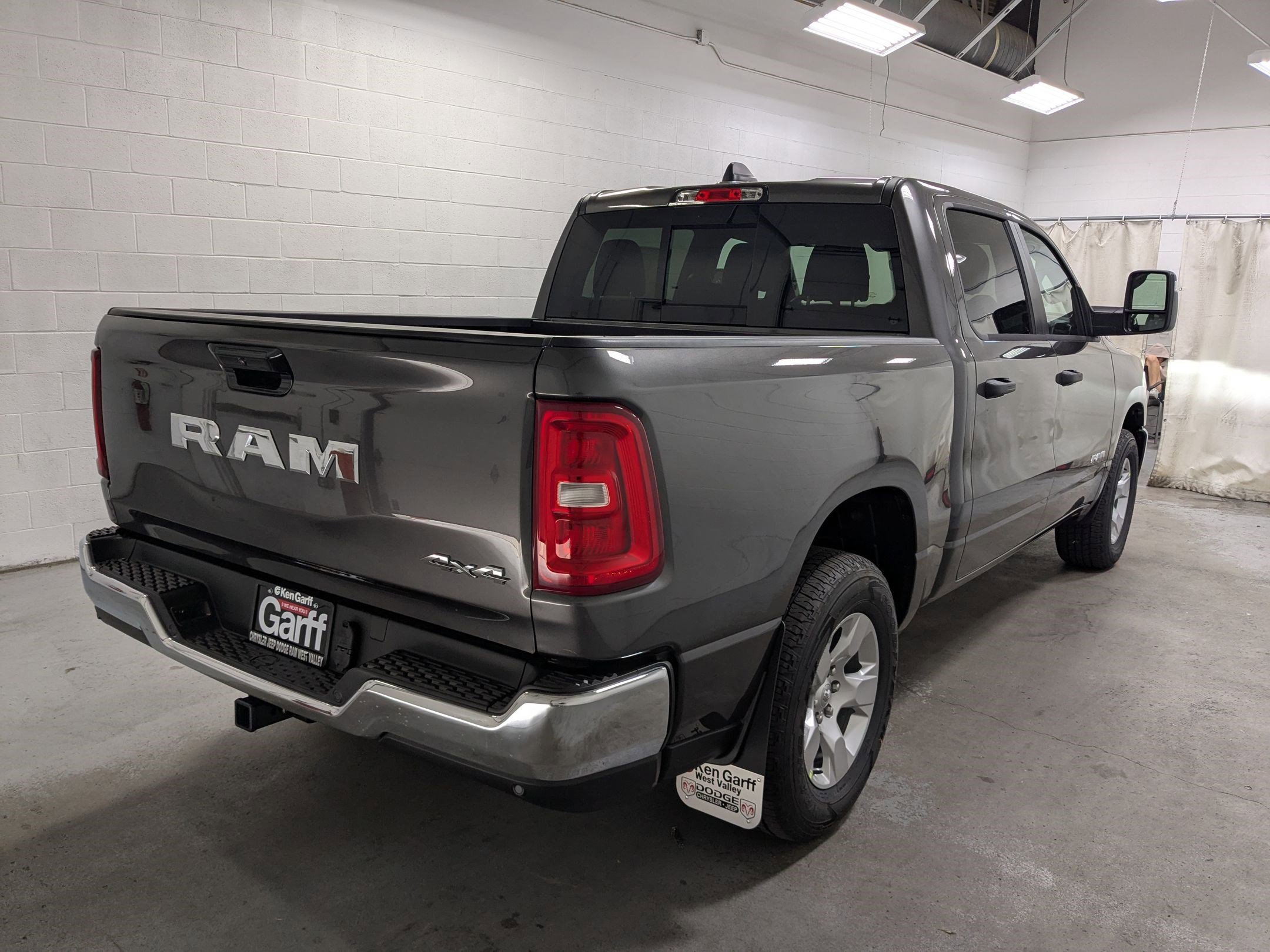 2025 Ram 1500 Tradesman photo 2