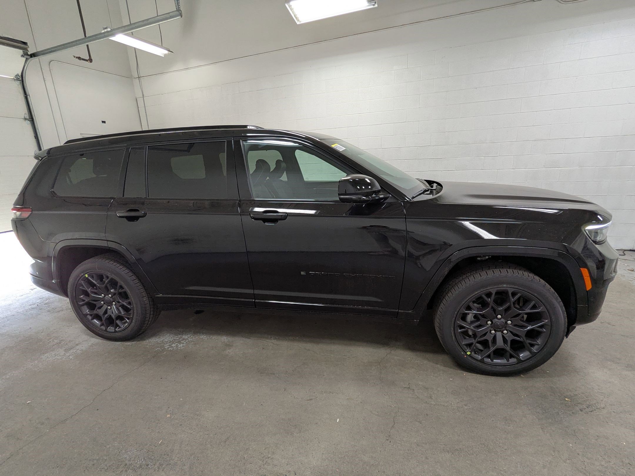 2025 Jeep Grand Cherokee L Summit photo 2