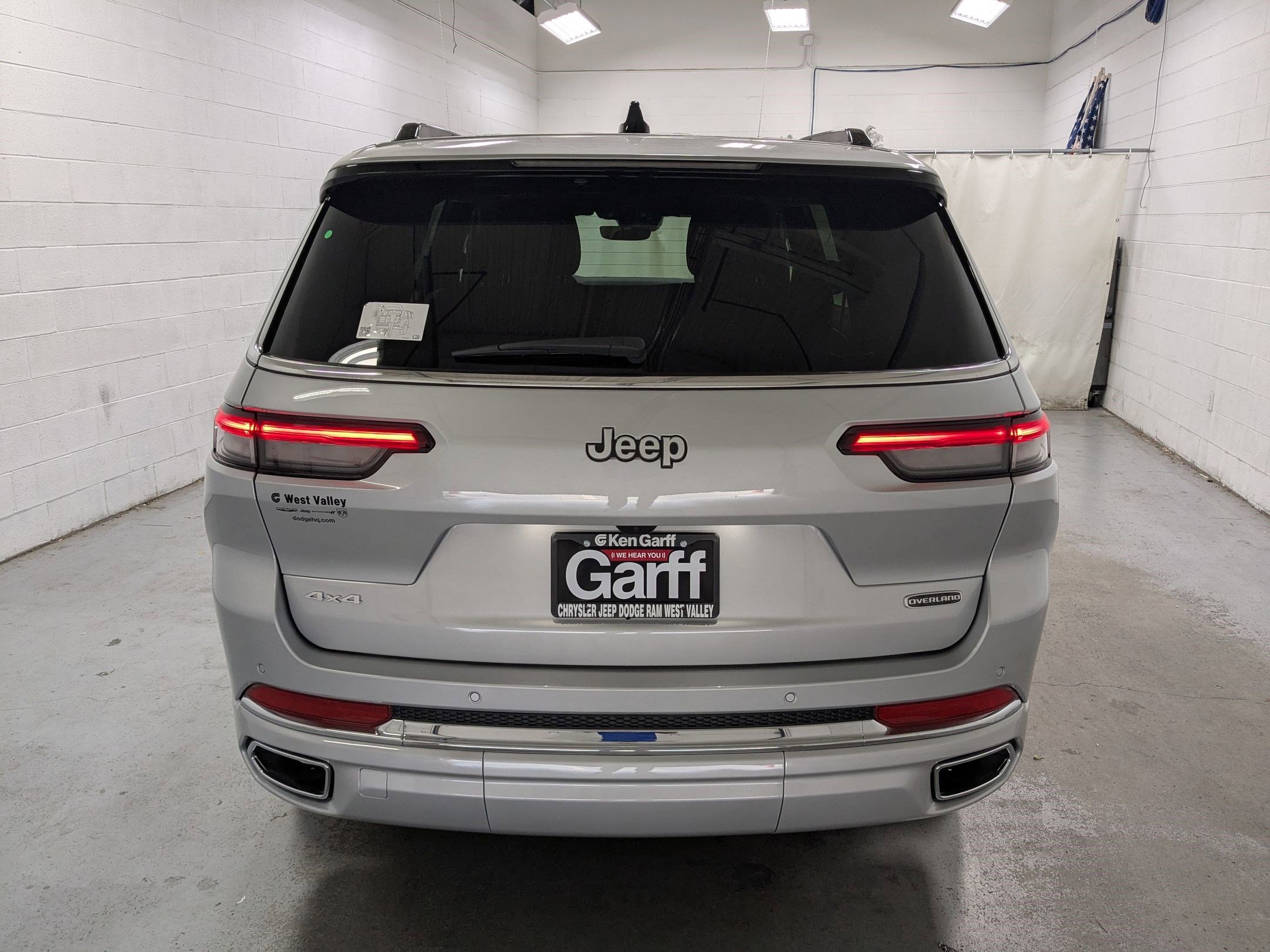 2025 Jeep Grand Cherokee Overland photo 3
