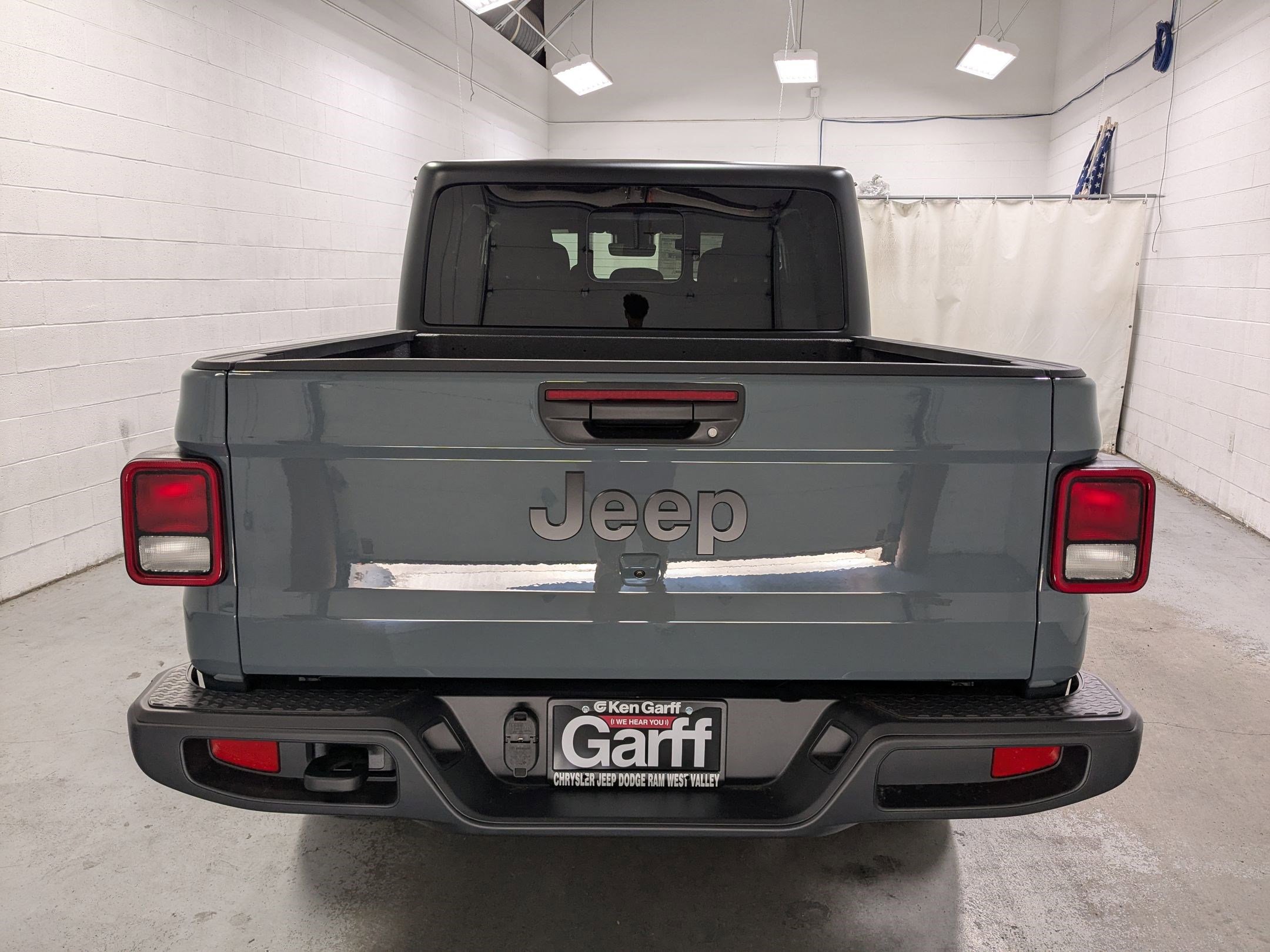 2025 Jeep Gladiator Sport S photo 4