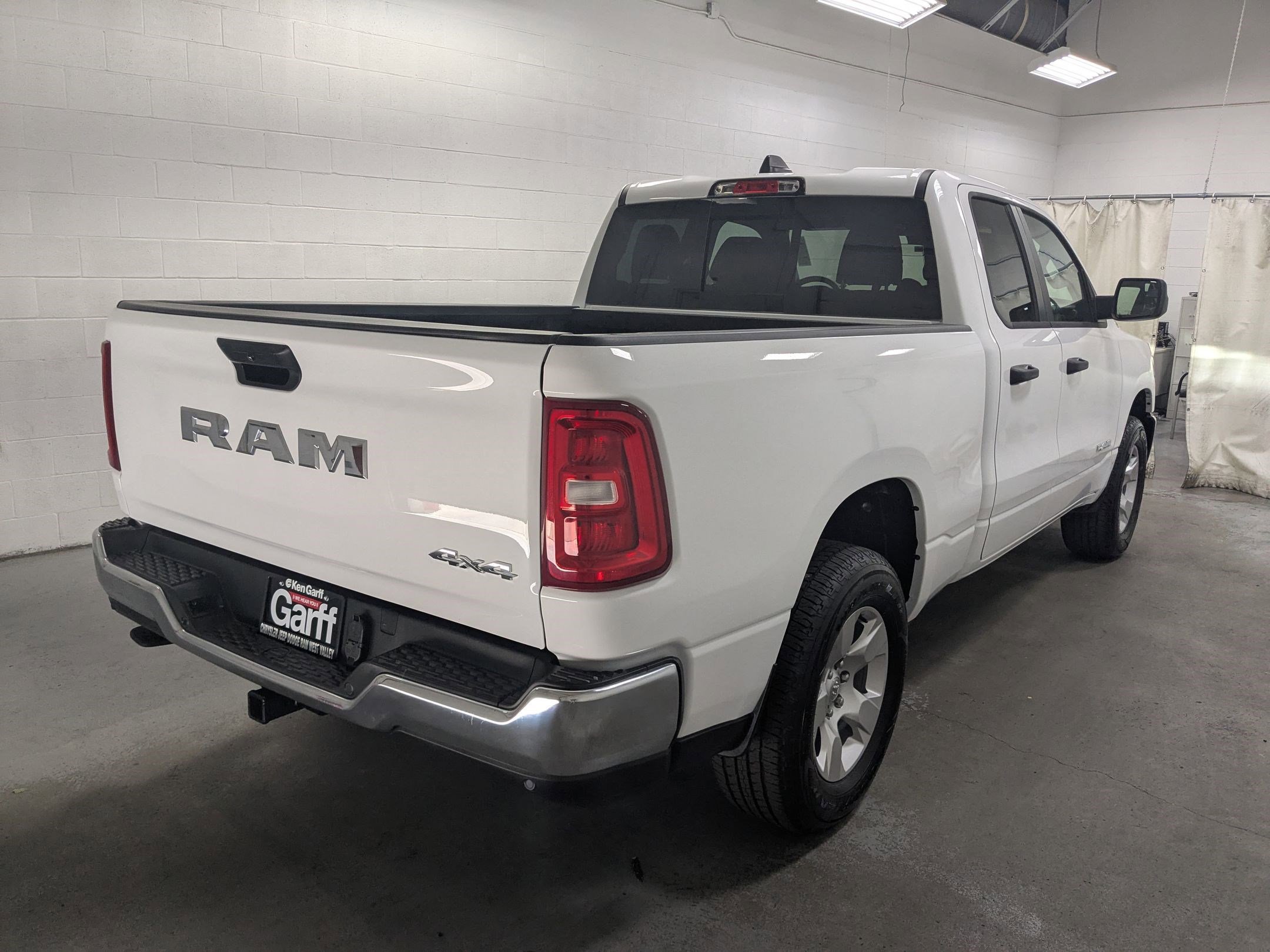 2025 Ram 1500 Tradesman photo 2