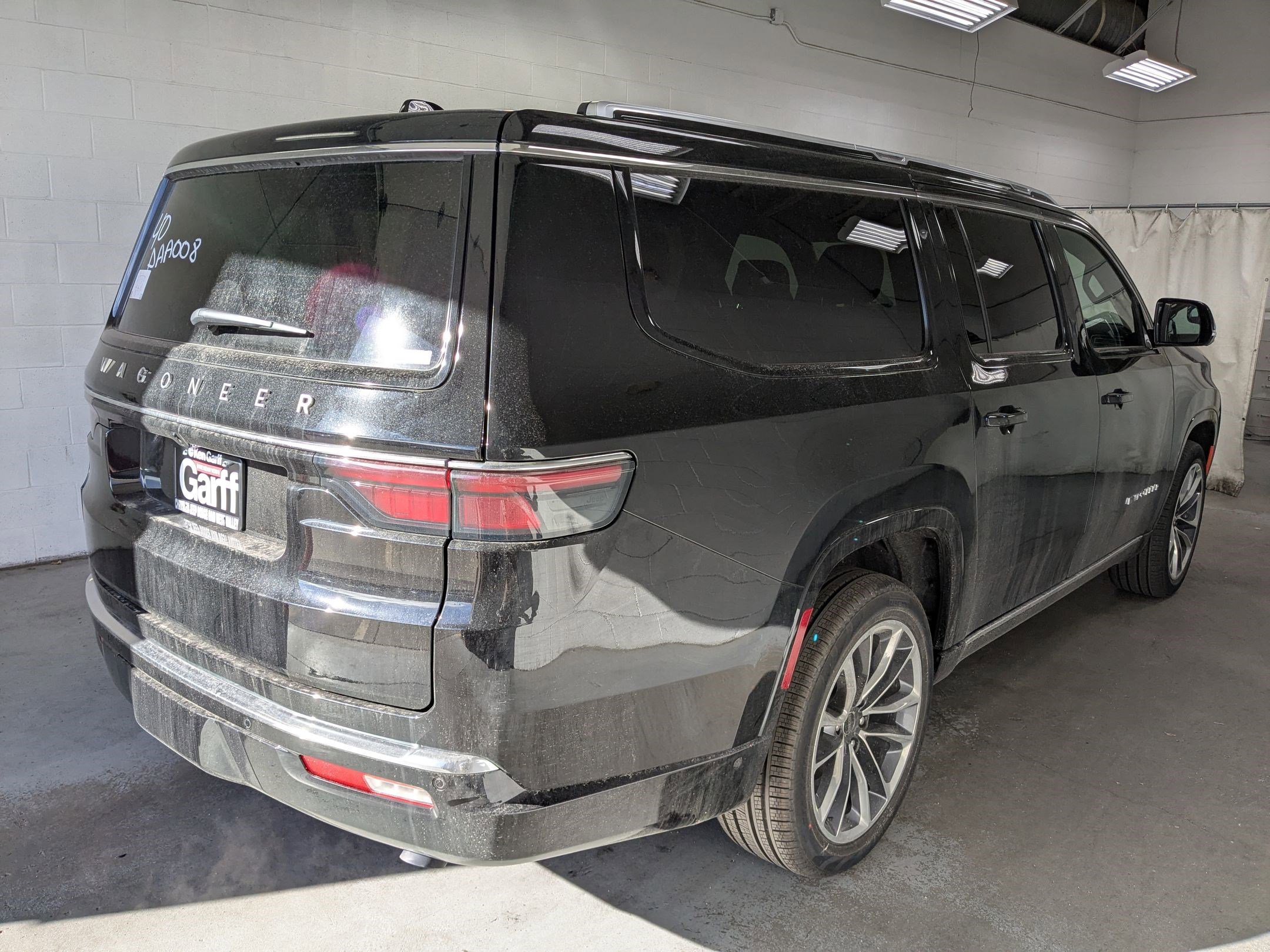 2025 Jeep Wagoneer L Series III photo 3