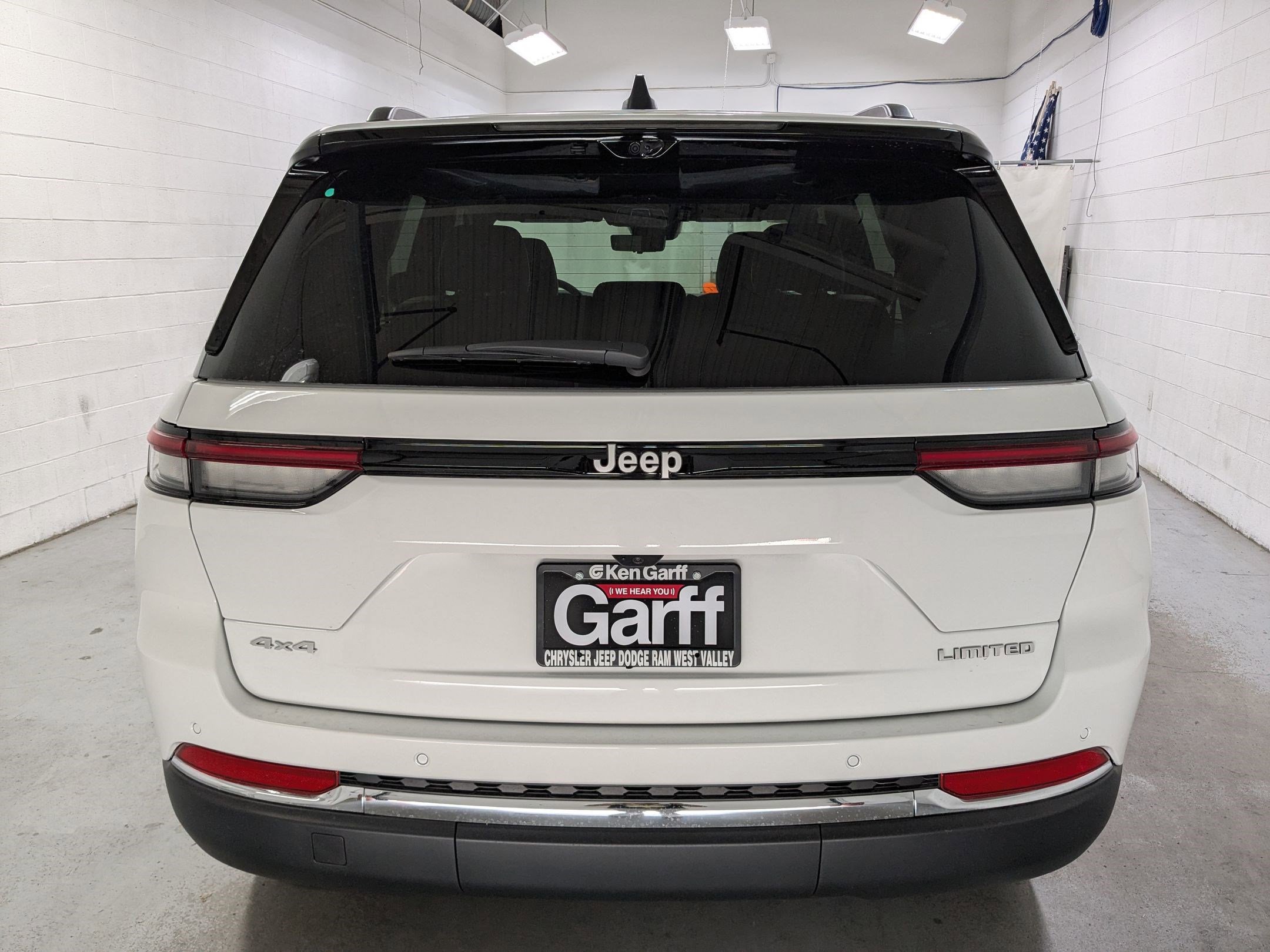 2025 Jeep Grand Cherokee Limited photo 2