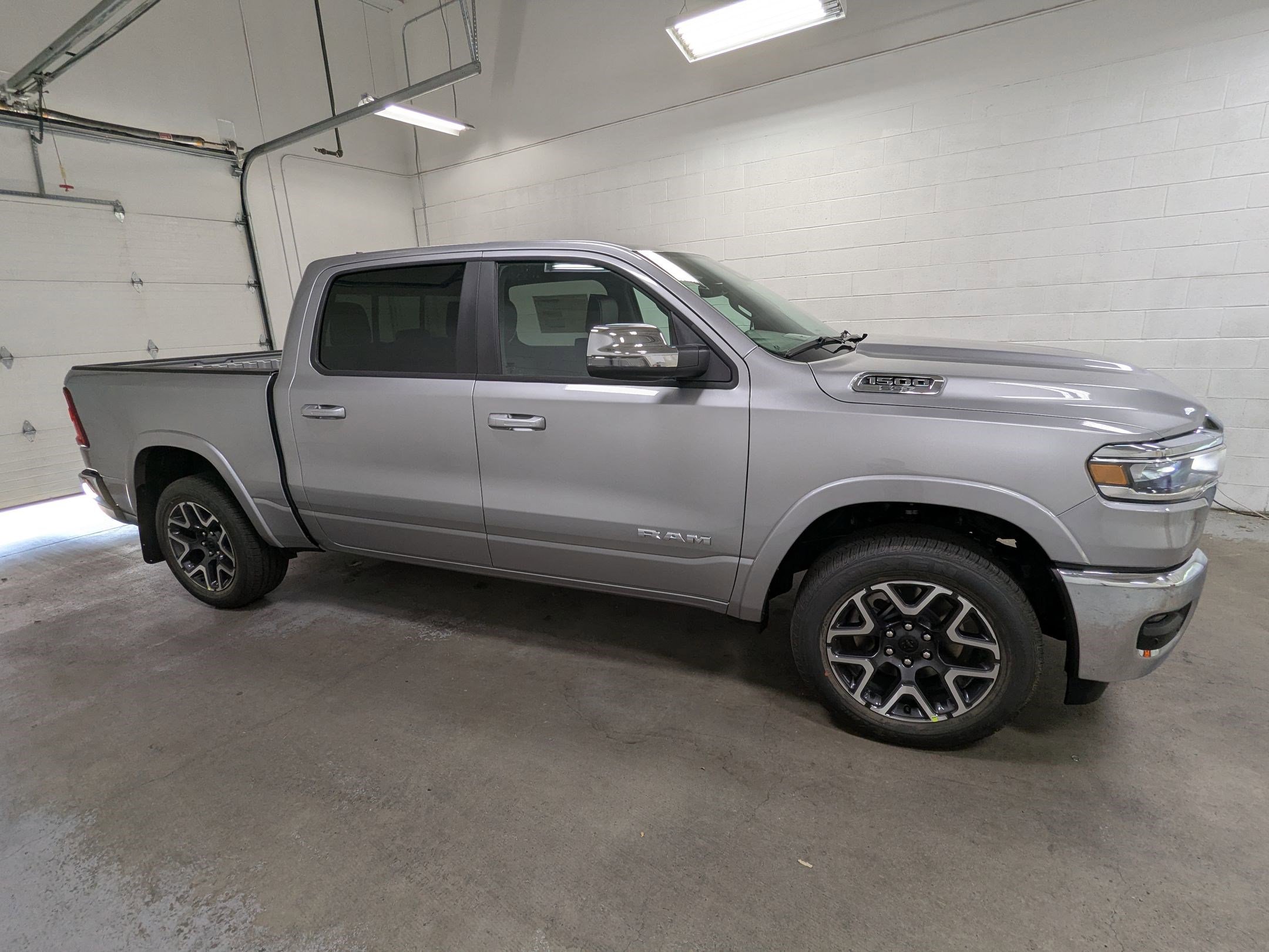 2025 Ram 1500 Laramie photo 2