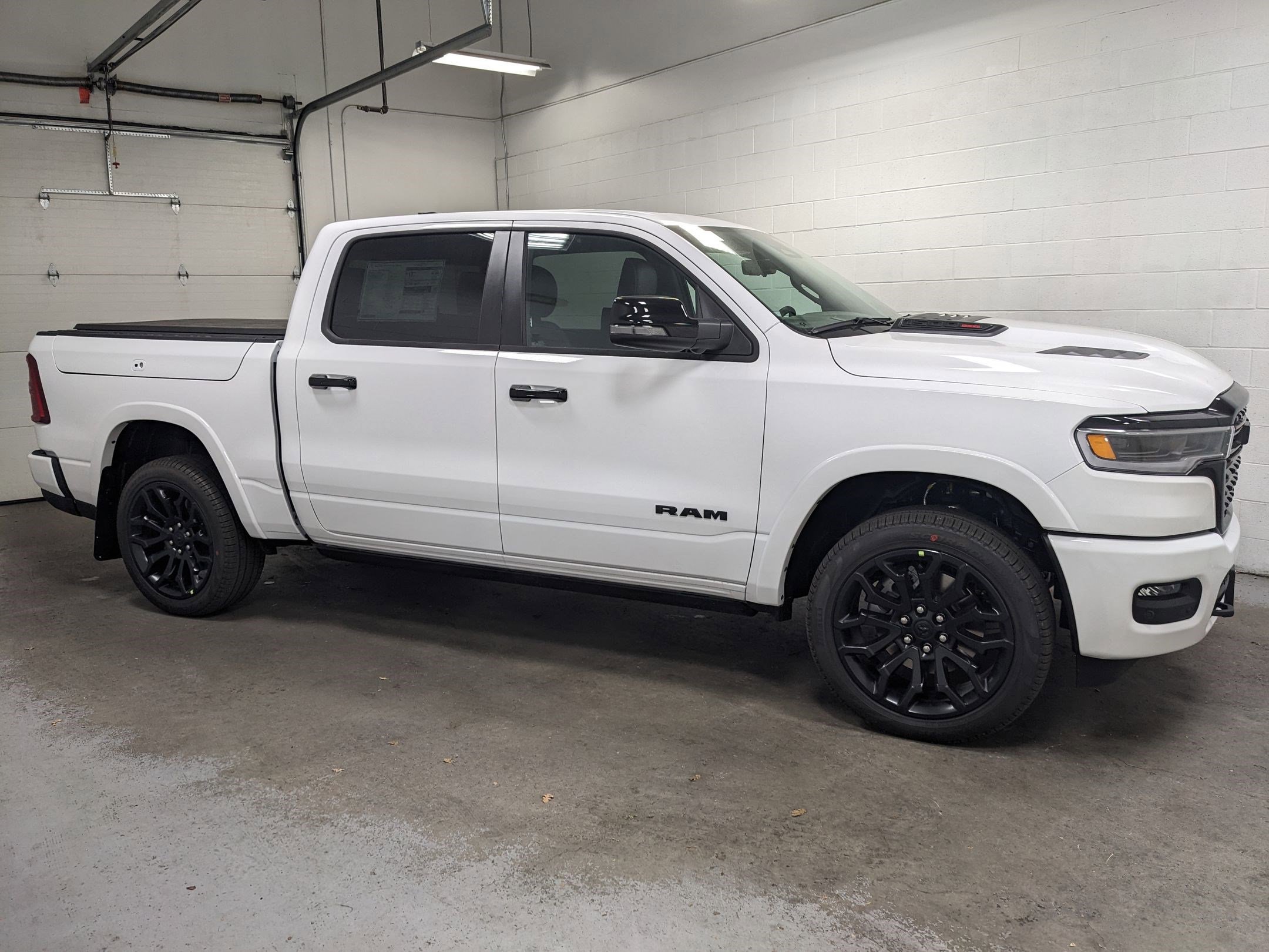 2025 Ram 1500 Limited photo 2