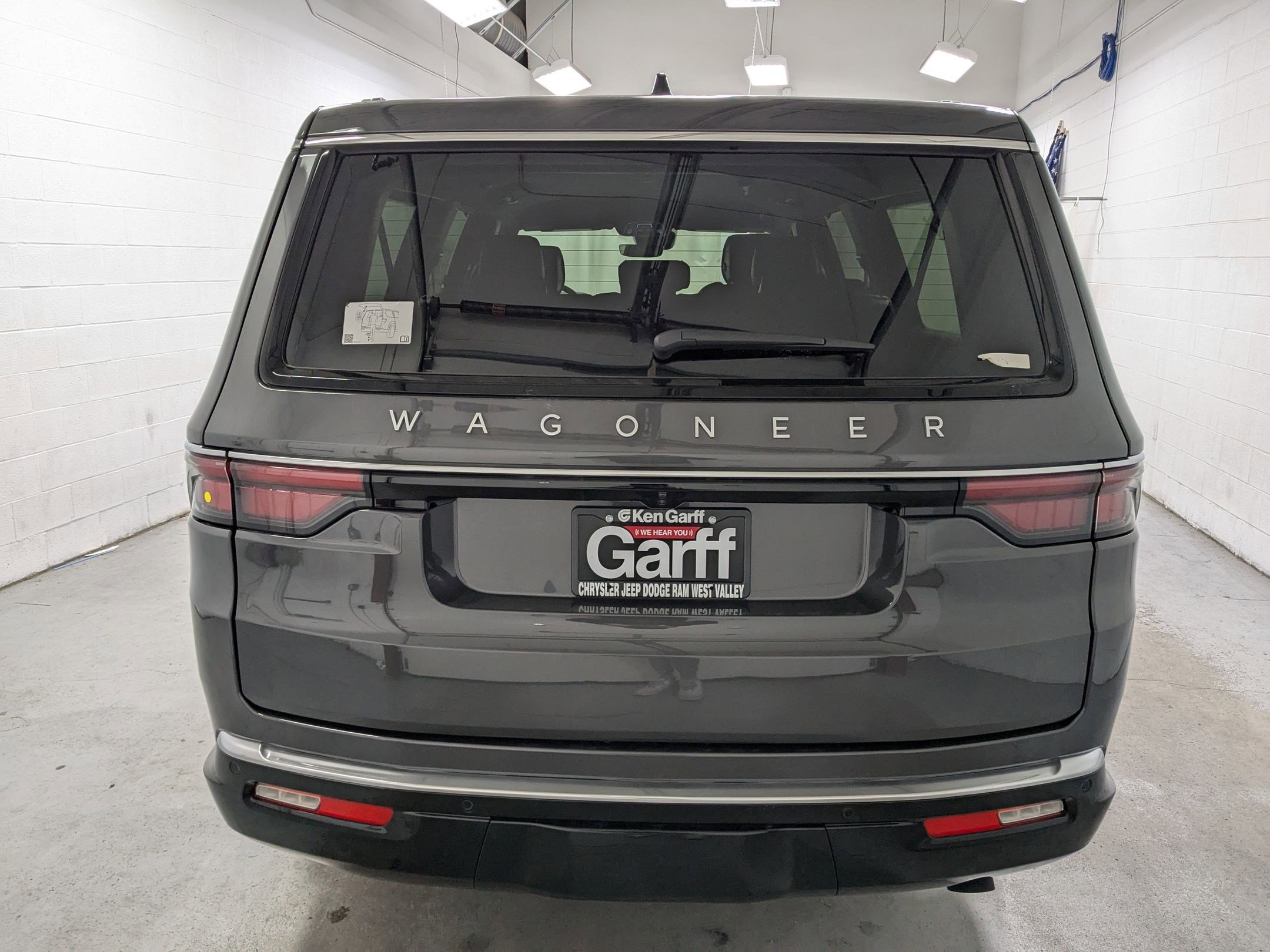 2025 Jeep Wagoneer L Series II photo 2