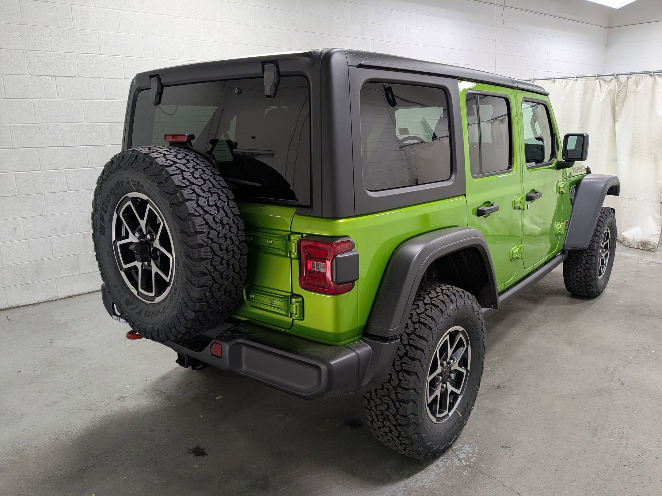 2025 Jeep Wrangler Rubicon photo 2