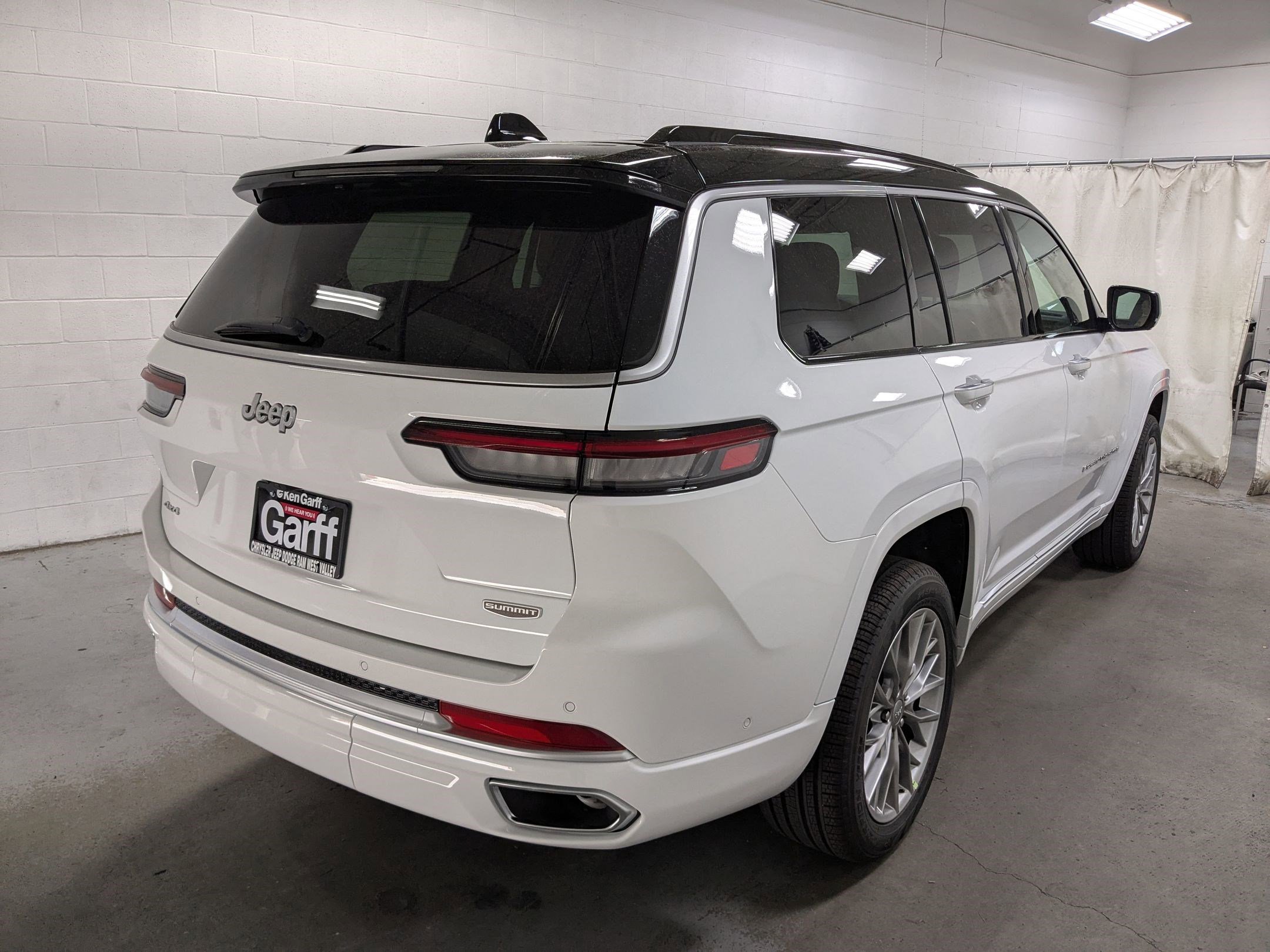 2025 Jeep Grand Cherokee L Summit photo 3
