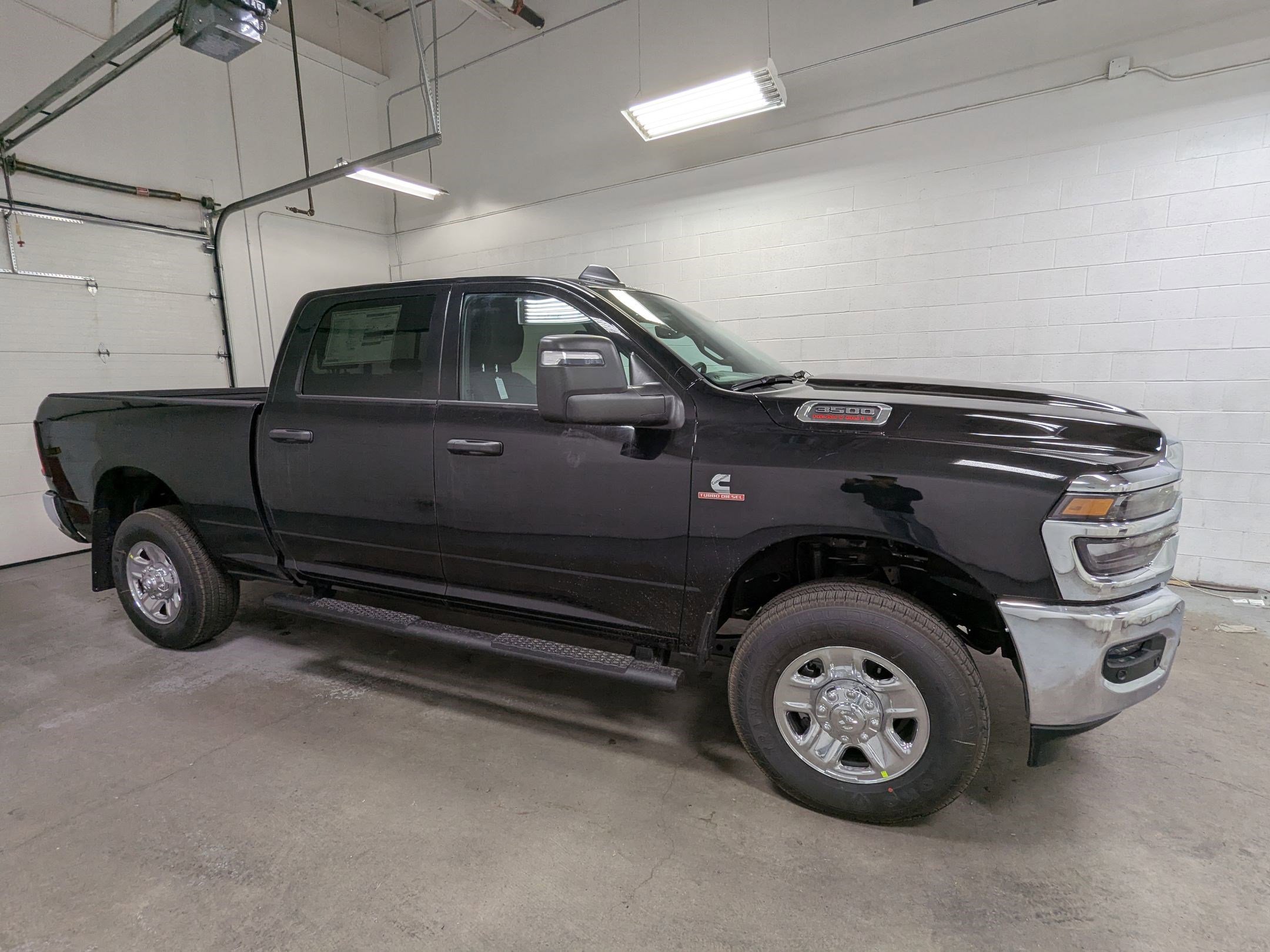 2025 Ram 3500 Tradesman photo 2