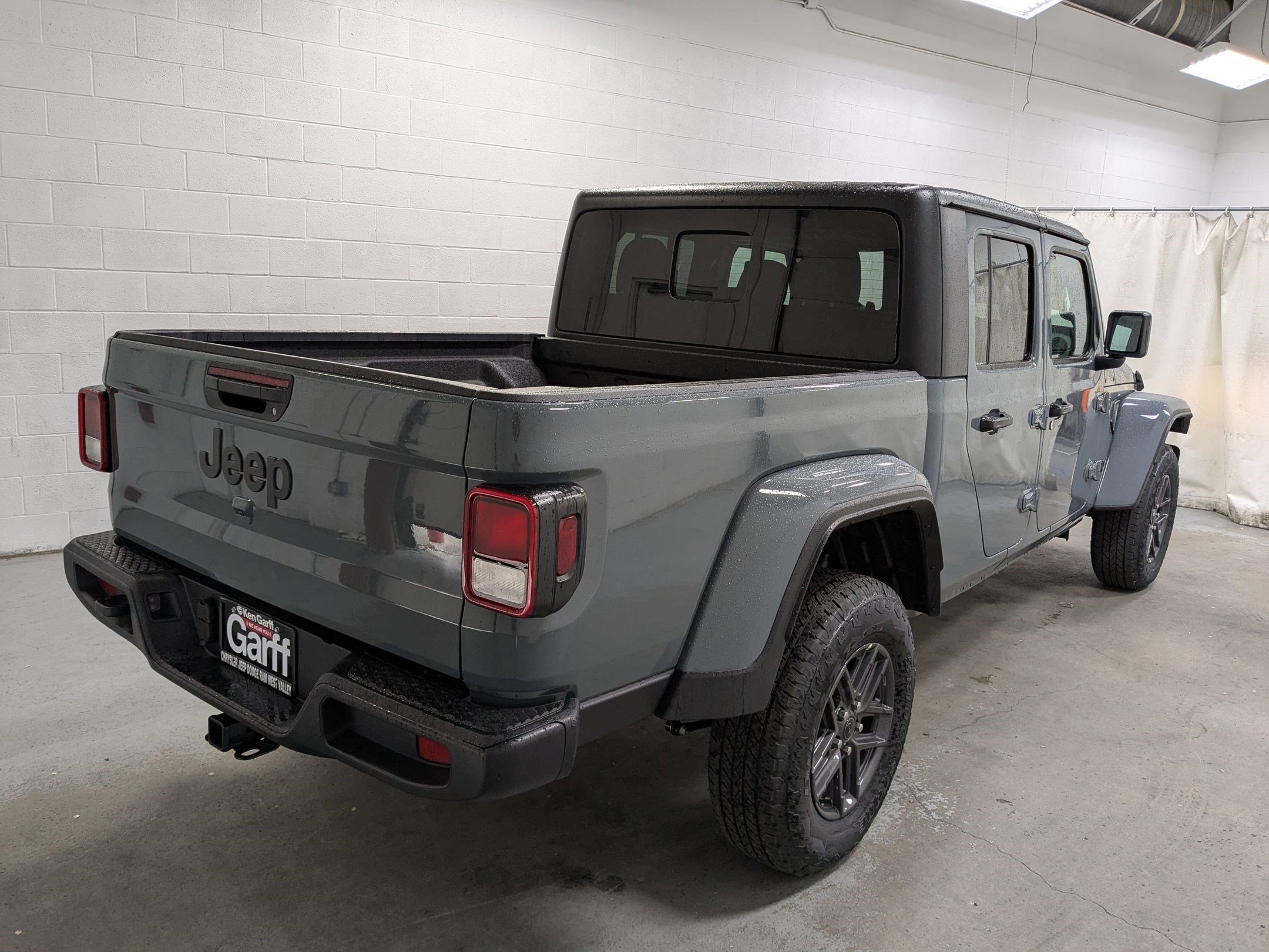2025 Jeep Gladiator Sport S photo 3