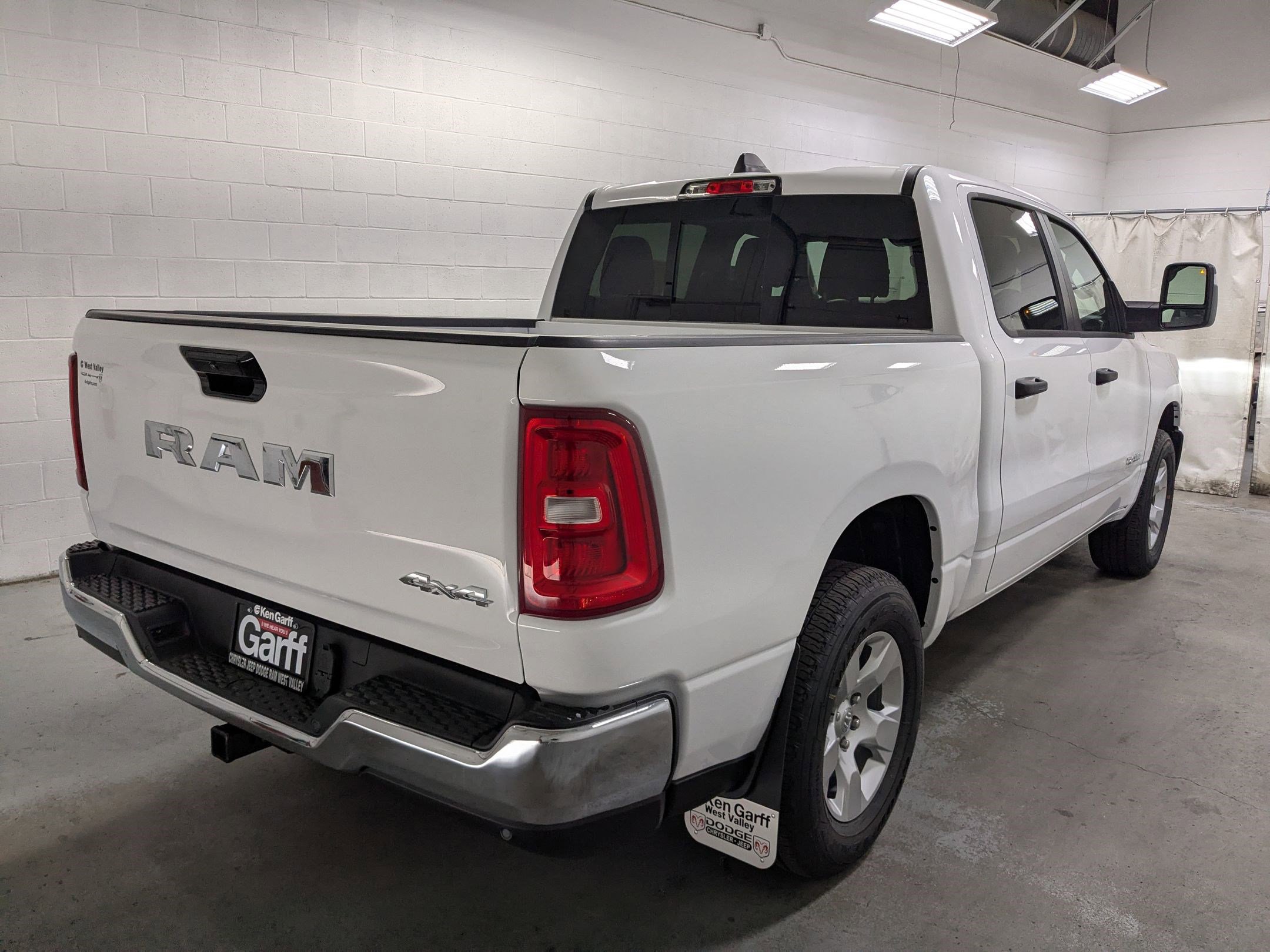 2025 Ram 1500 Tradesman photo 3