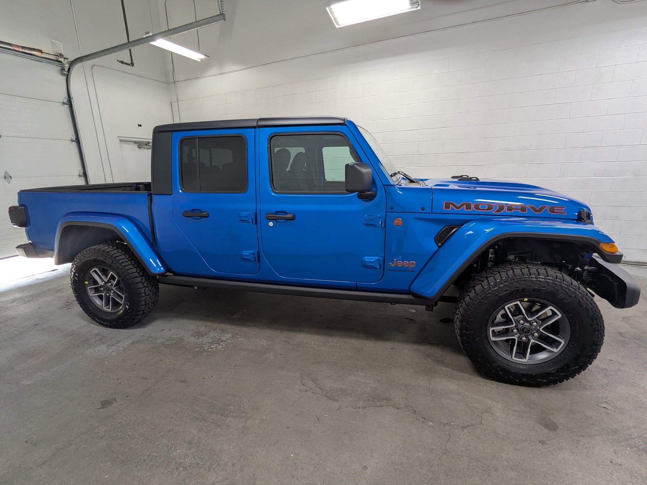 2025 Jeep Gladiator Mojave photo 2