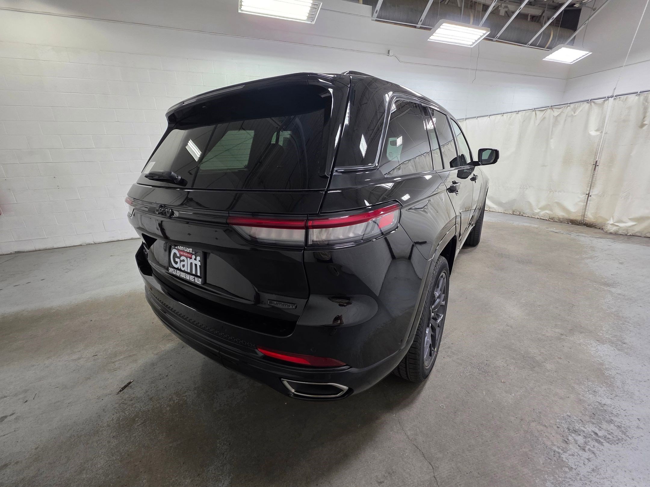 2025 Jeep Grand Cherokee Summit Reserve photo 3