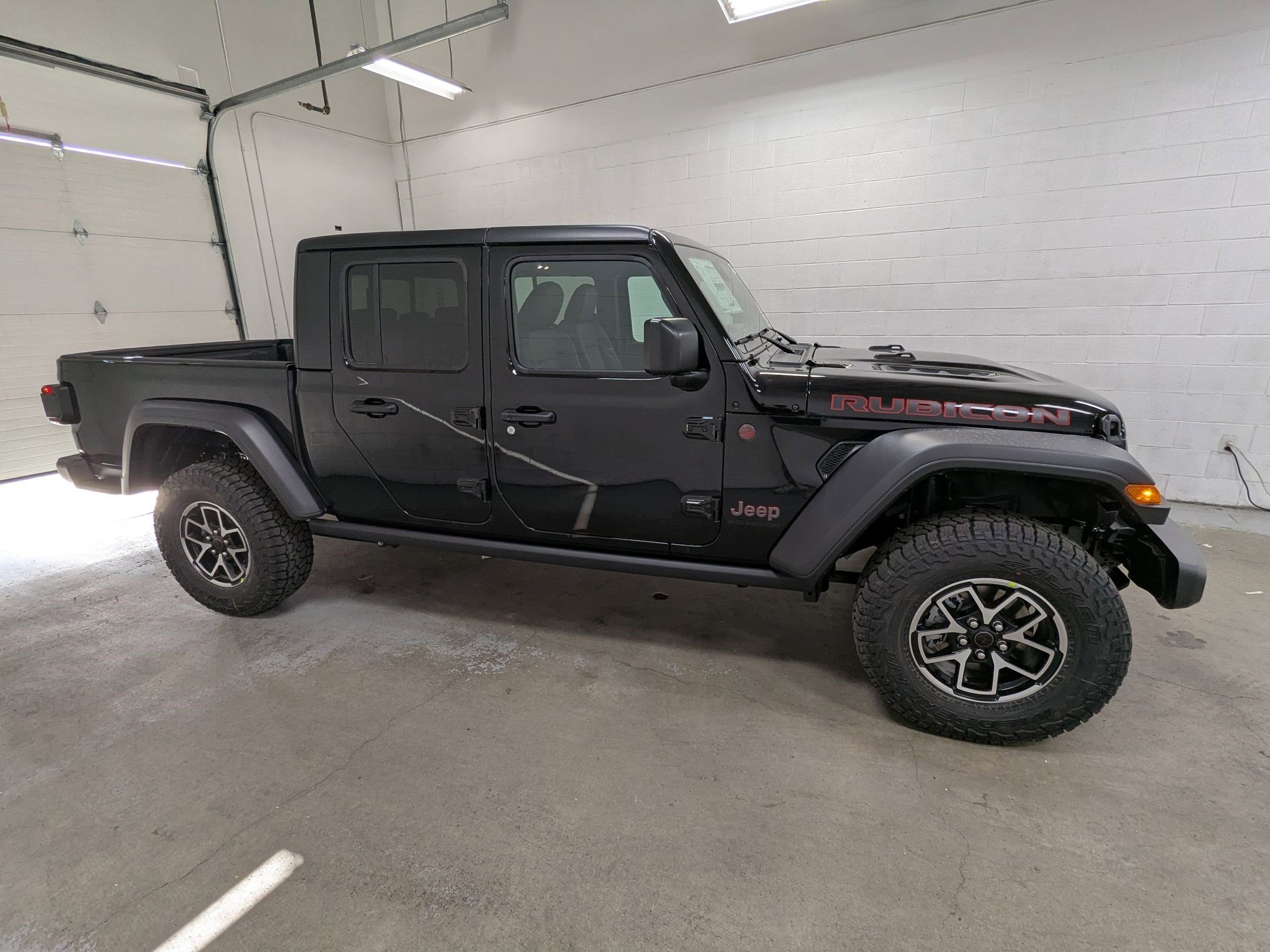 2025 Jeep Gladiator Rubicon photo 2