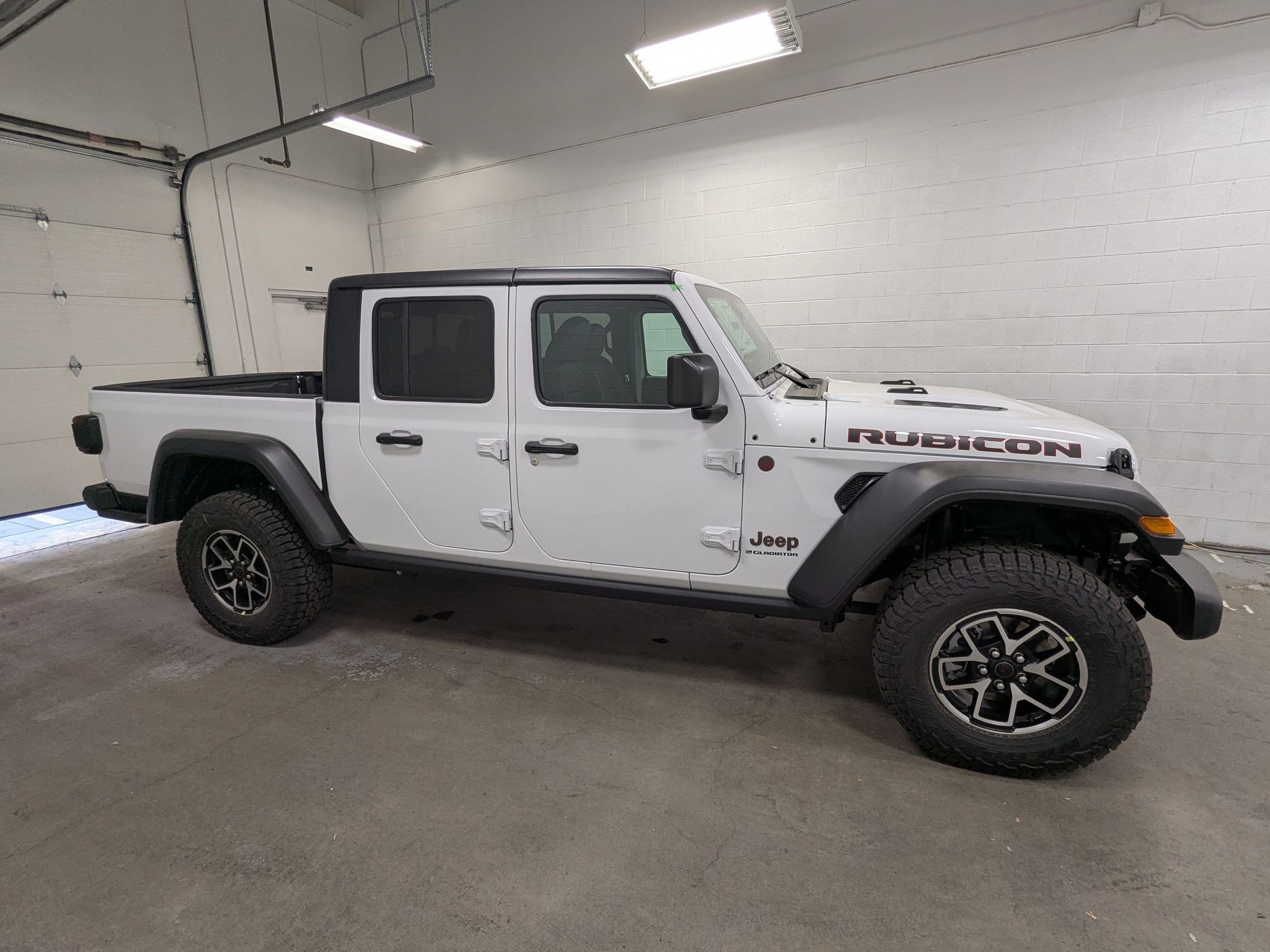 2025 Jeep Gladiator Rubicon photo 2