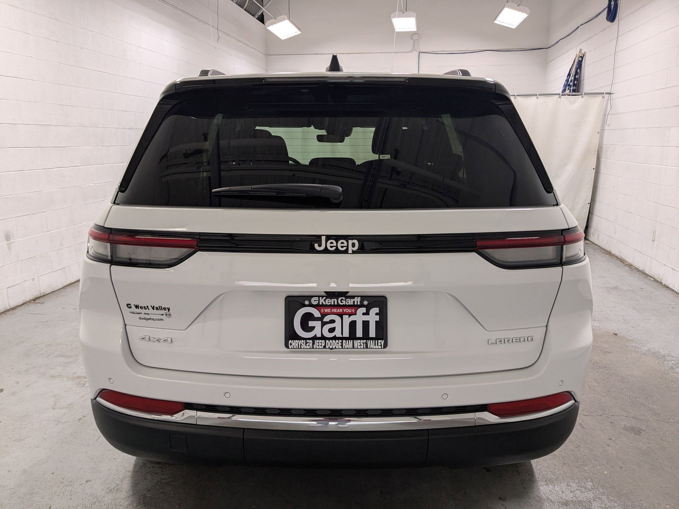 2025 Jeep Grand Cherokee Laredo photo 3