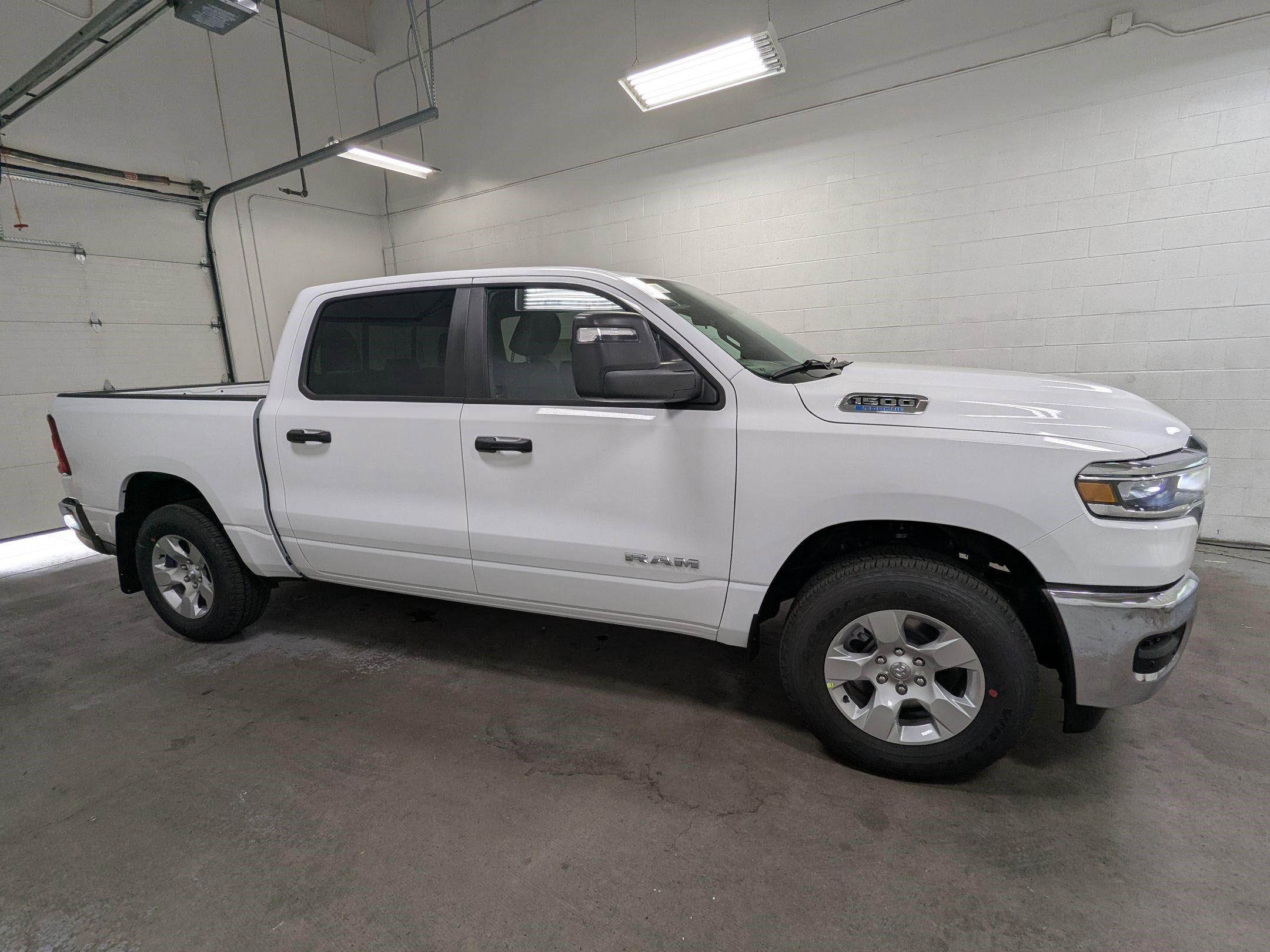 2025 Ram 1500 Tradesman photo 2