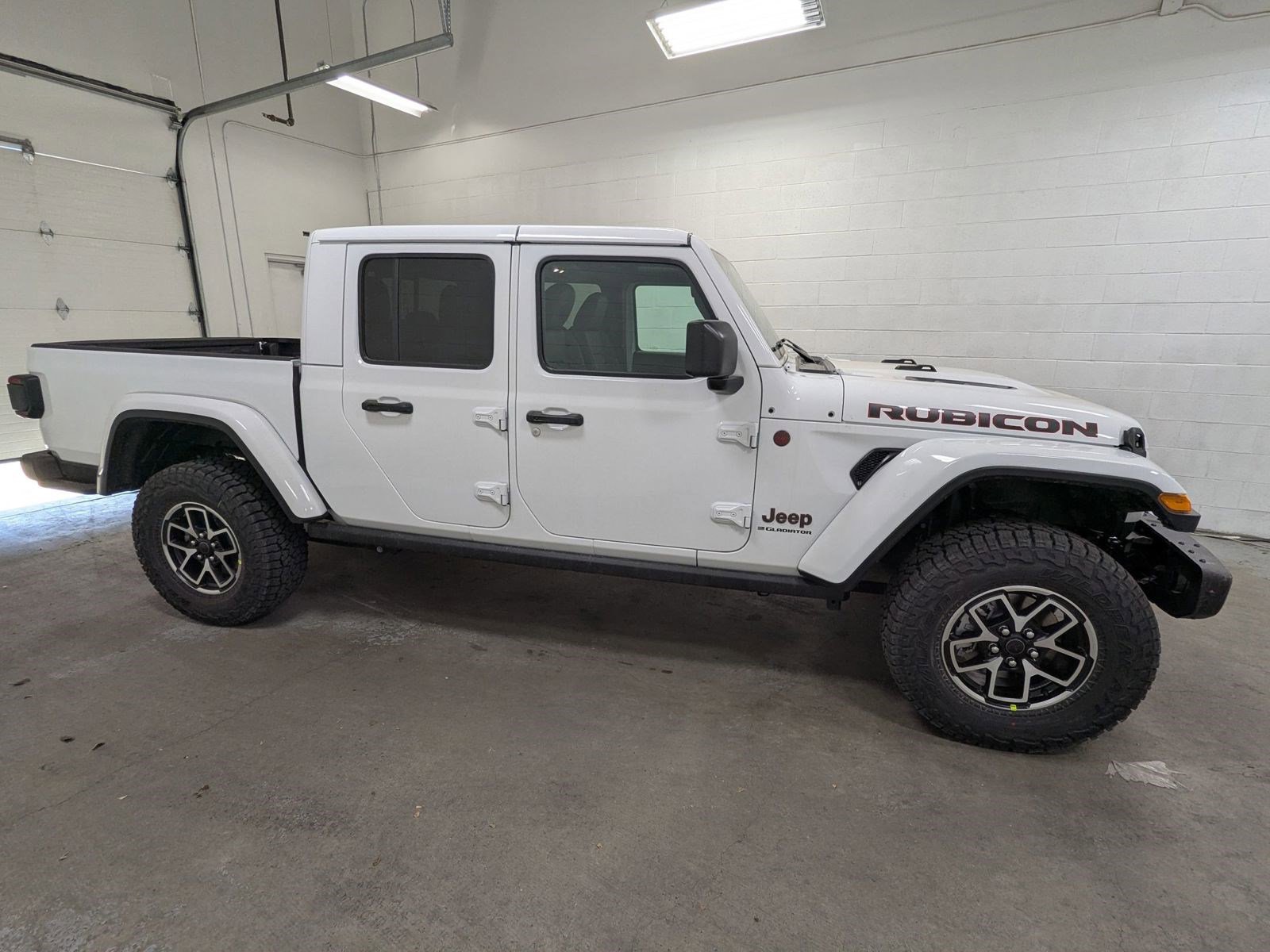 2025 Jeep Gladiator Rubicon photo 2