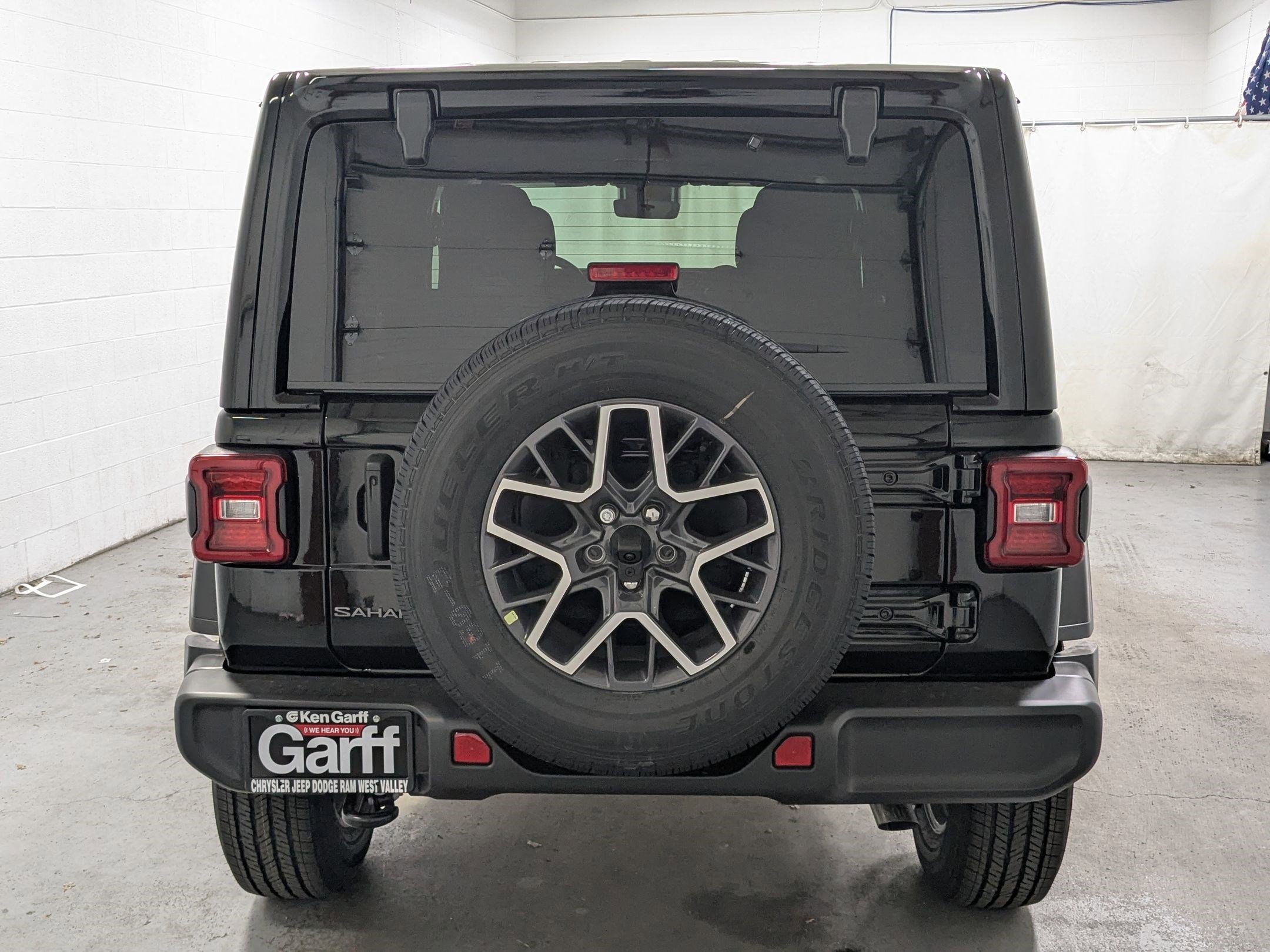 2025 Jeep Wrangler Sahara photo 3