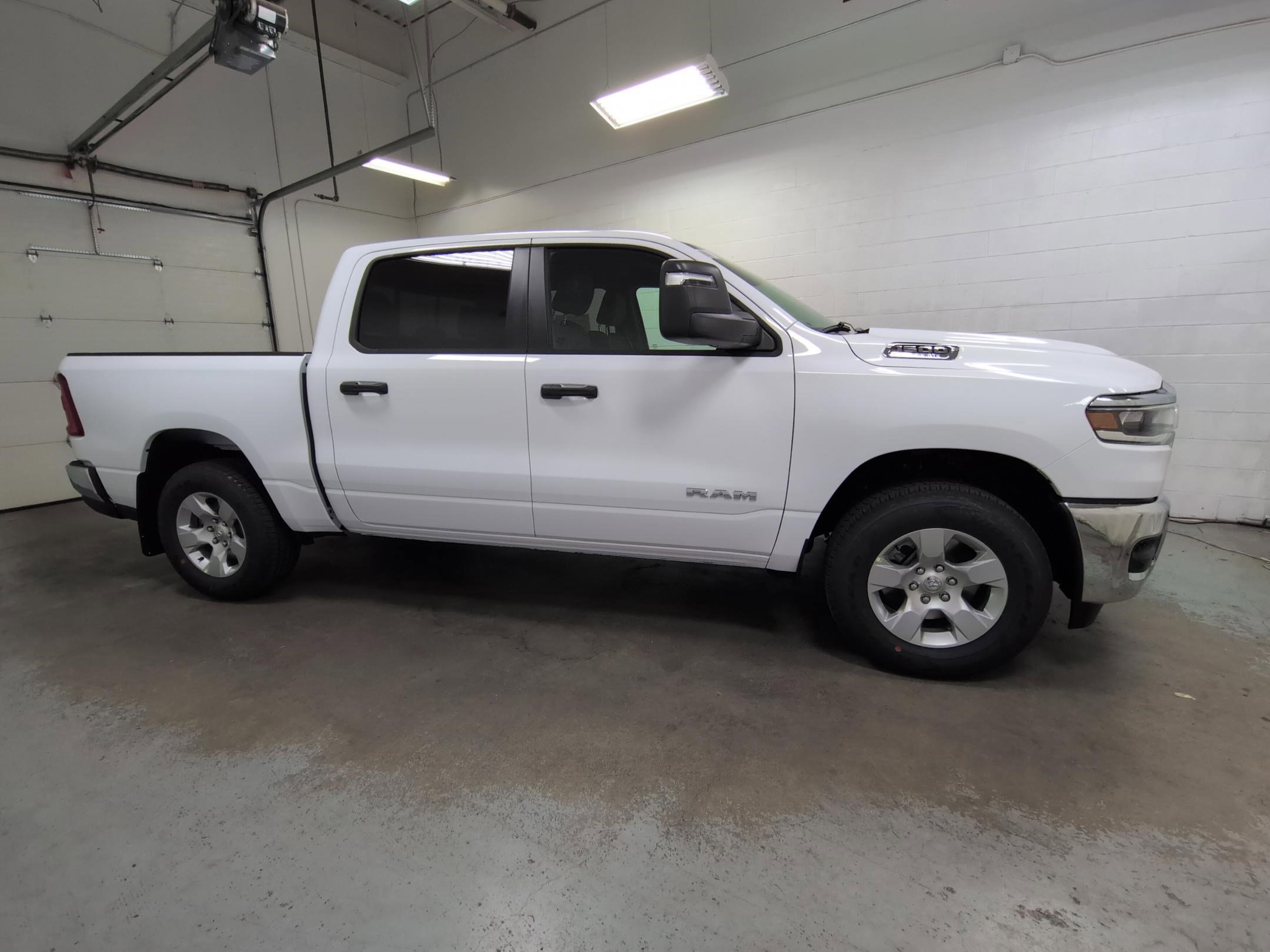 2025 Ram 1500 Tradesman photo 2