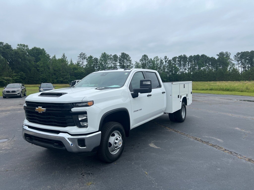 2025 Chevrolet Silverado 3500HD Work Truck photo 2