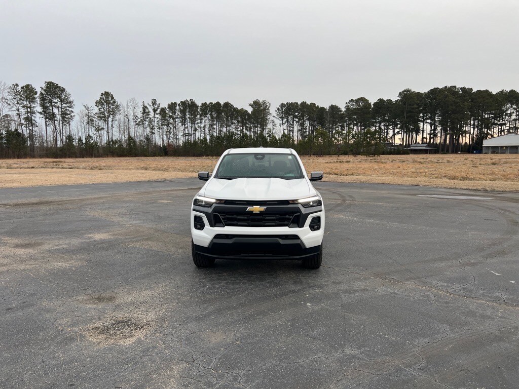 2025 Chevrolet Colorado LT photo 3