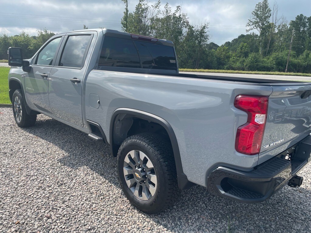 2025 Chevrolet Silverado 2500HD Custom photo 2