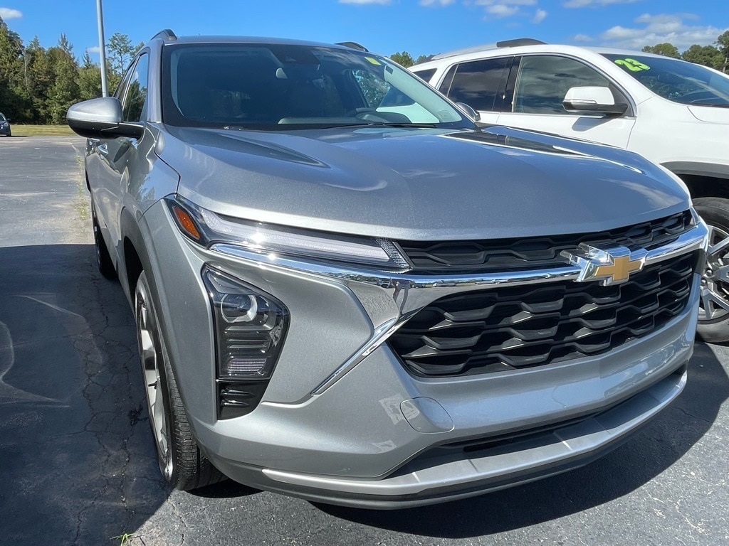 2024 Chevrolet Trax LT Crossover 