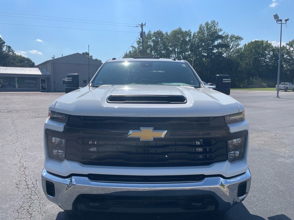 2025 Chevrolet Silverado 3500HD Work Truck photo 2