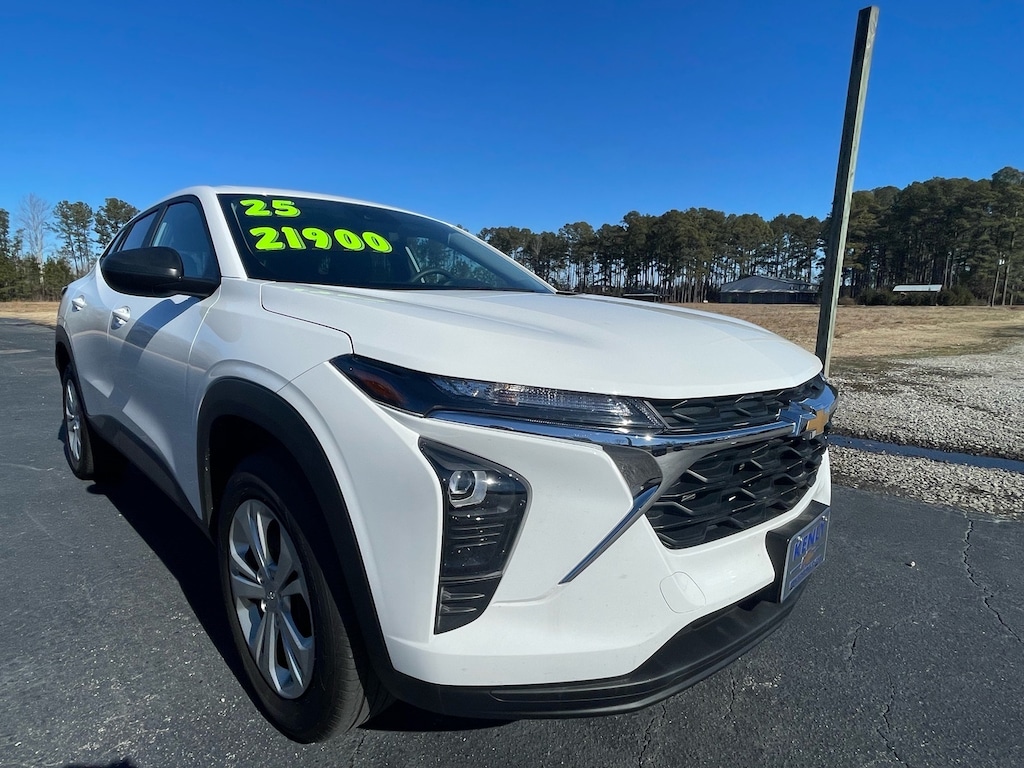 Used 2025 Chevrolet Trax LS LS Crossover