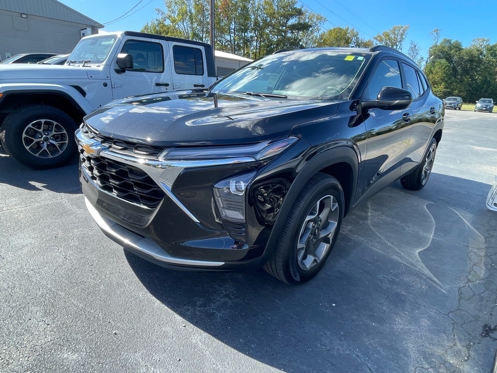 Used 2024 Chevrolet Trax LT LT Crossover