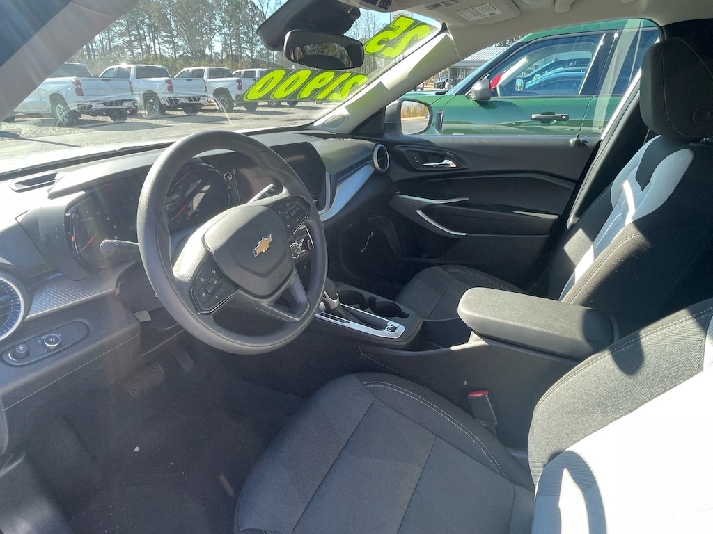 Used 2025 Chevrolet Trax LS LS Crossover